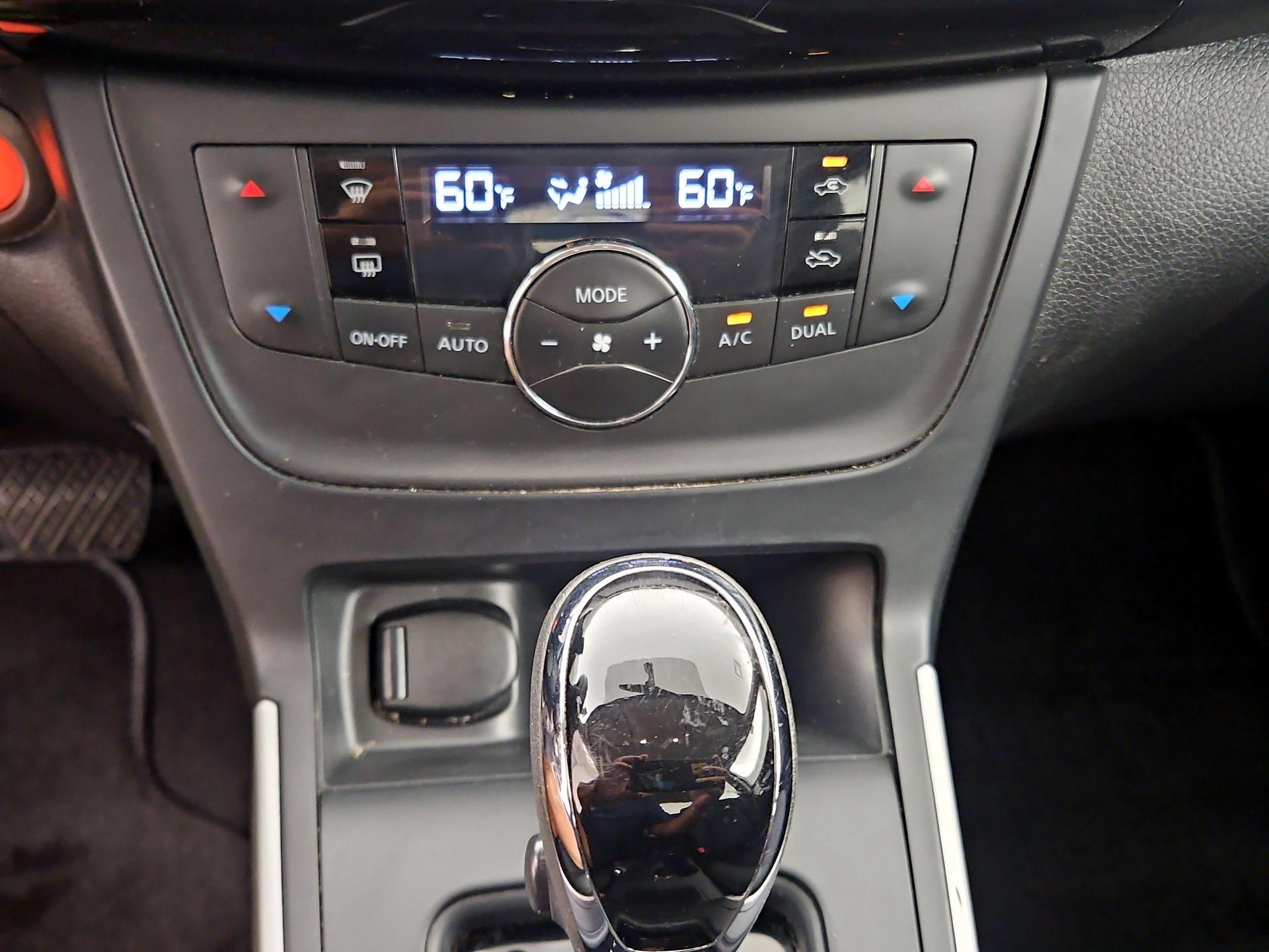Thumbnail: 2019 Nissan Sentra - 16