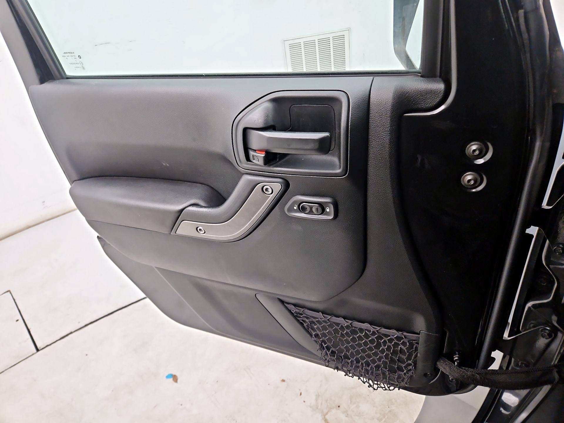 Thumbnail: 2017 Jeep Wrangler - 12