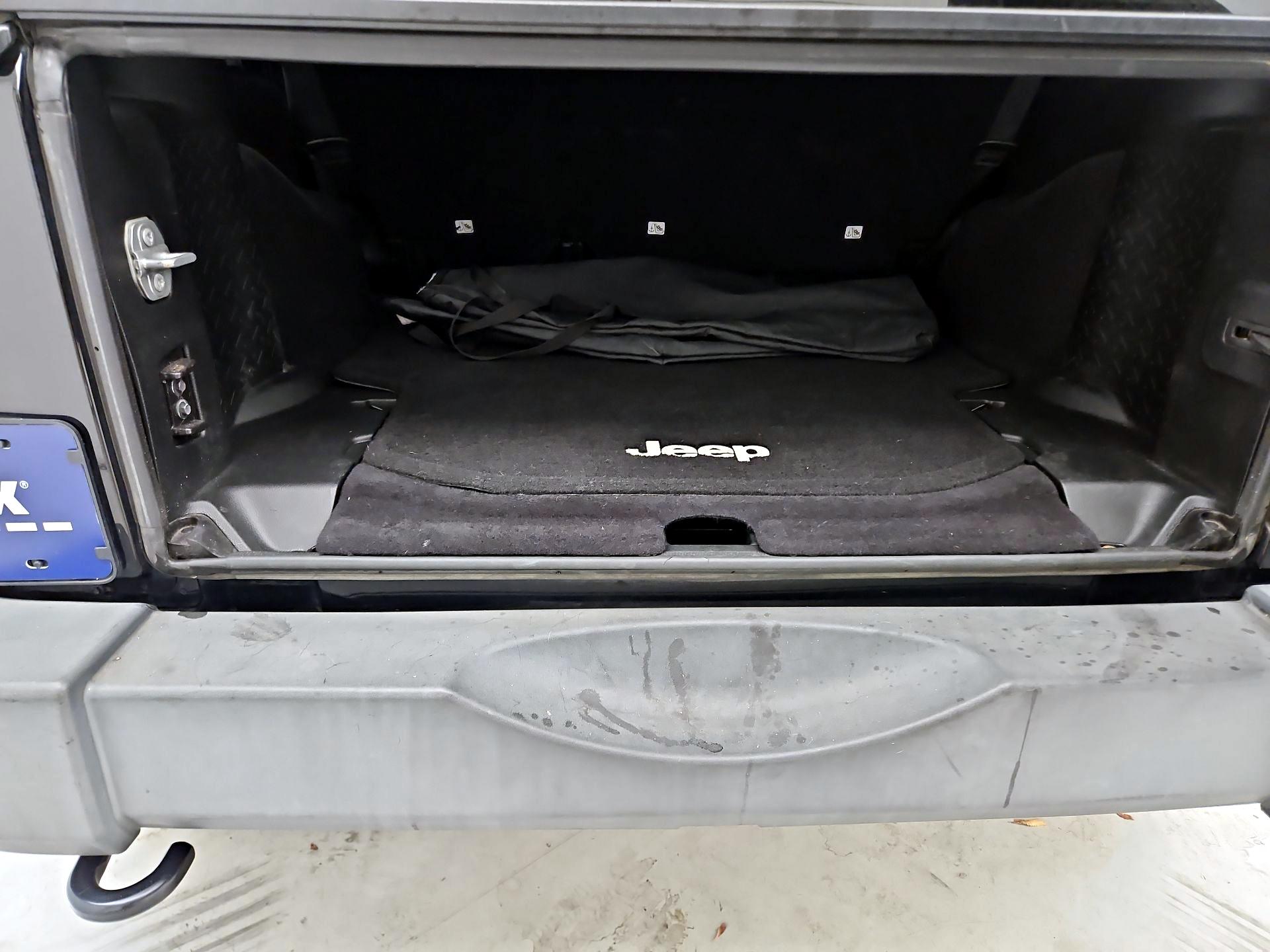 Thumbnail: 2017 Jeep Wrangler - 19