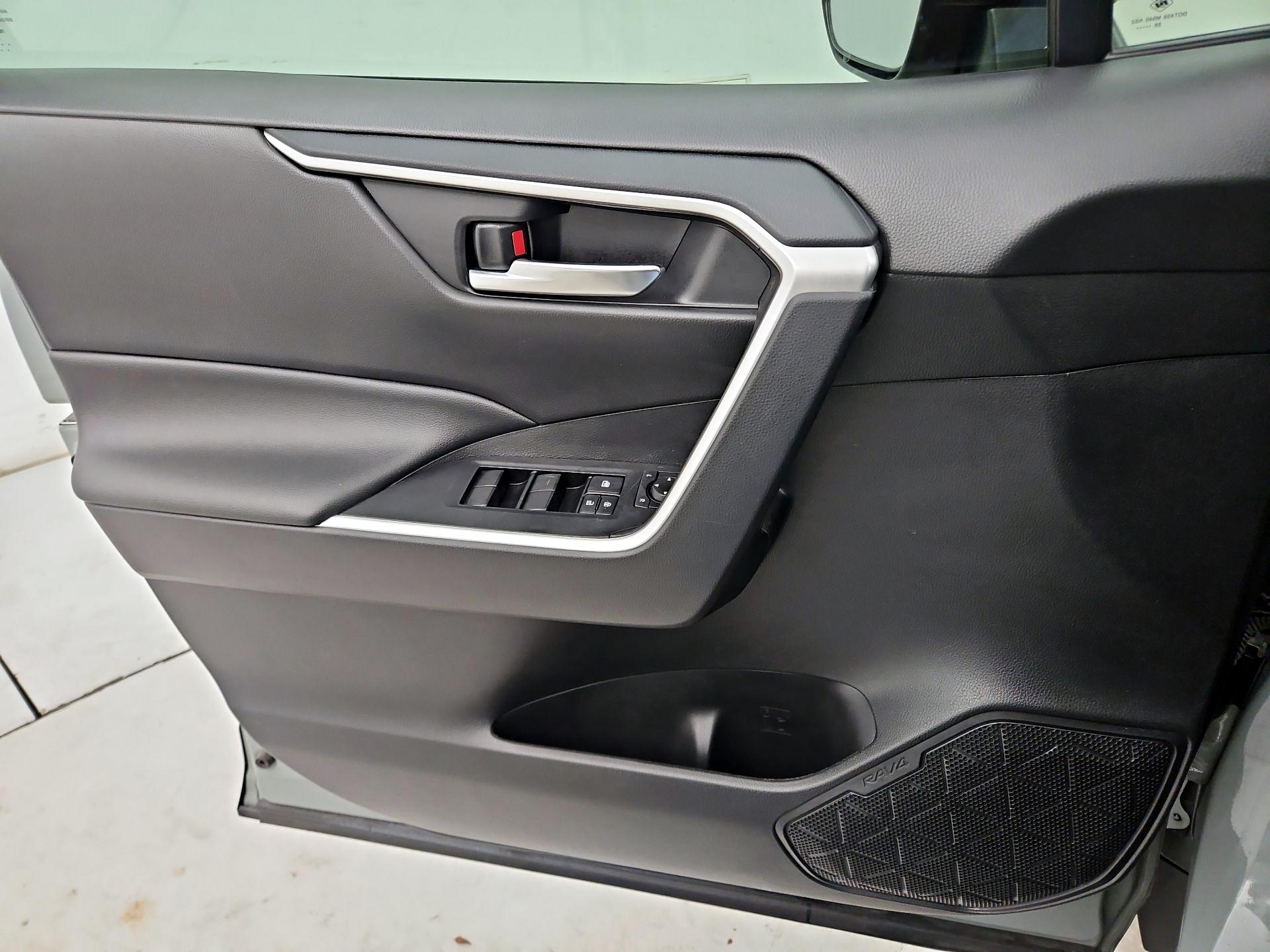 Thumbnail: 2021 Toyota RAV4 - 12