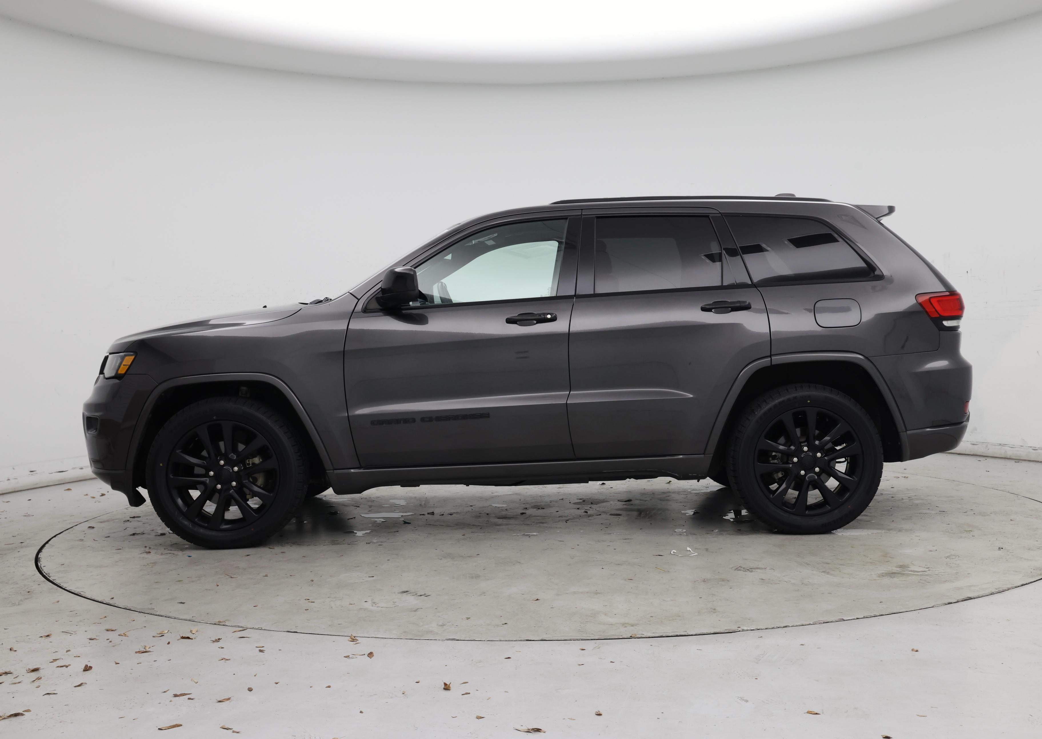 Thumbnail: 2019 Jeep Grand Cherokee - 3