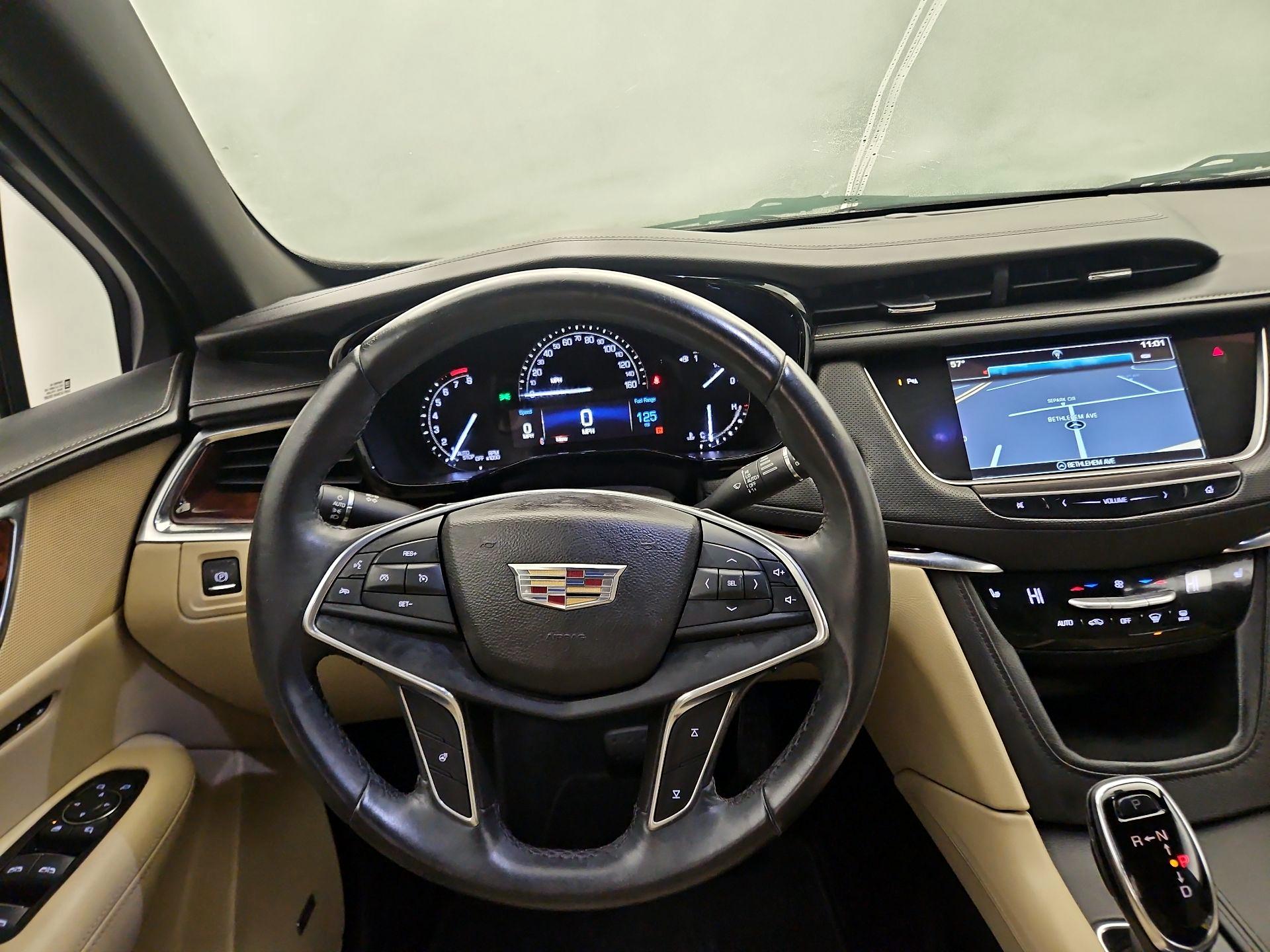 Thumbnail: 2017 Cadillac XT5 - 10