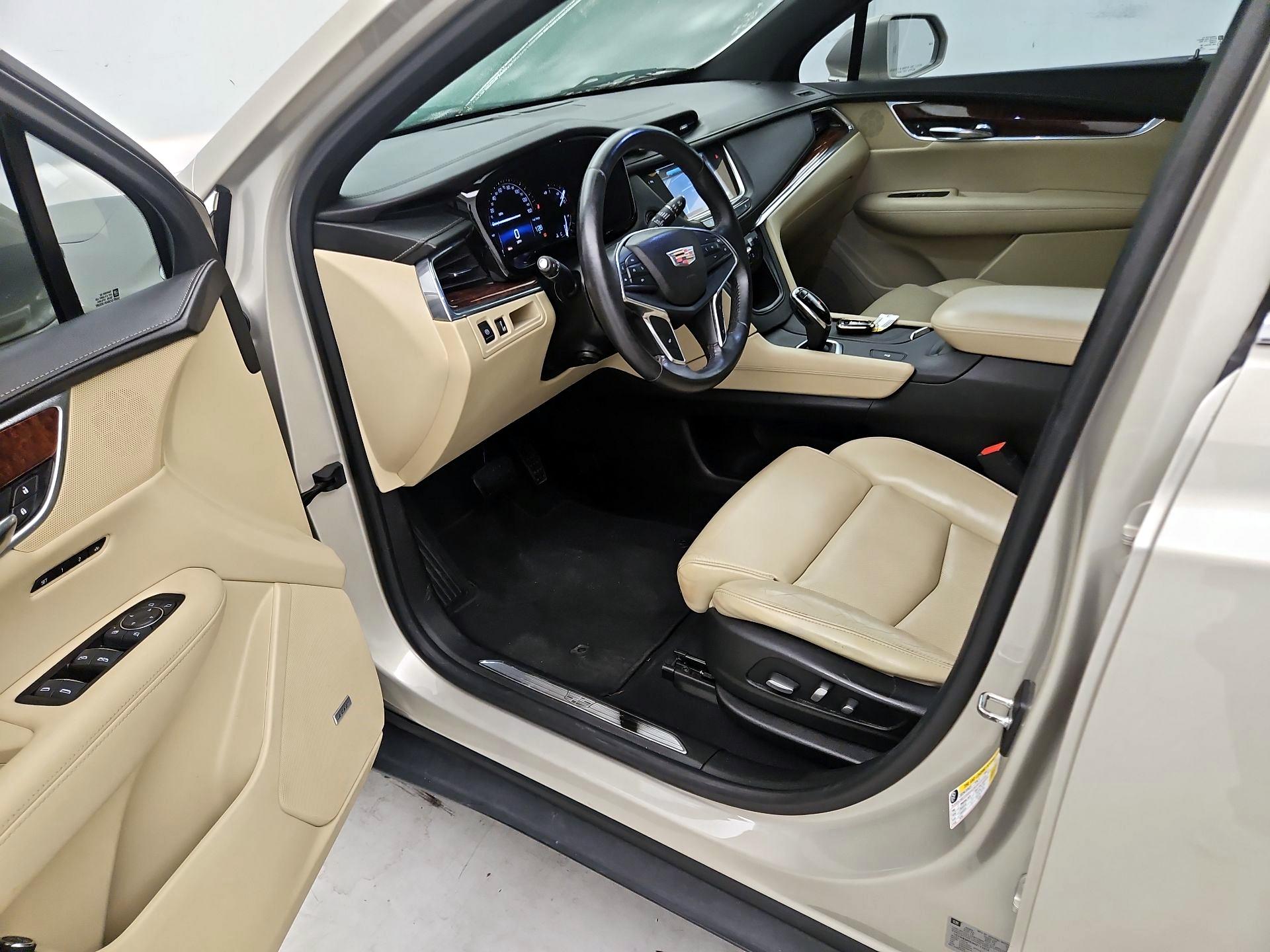 Thumbnail: 2017 Cadillac XT5 - 11