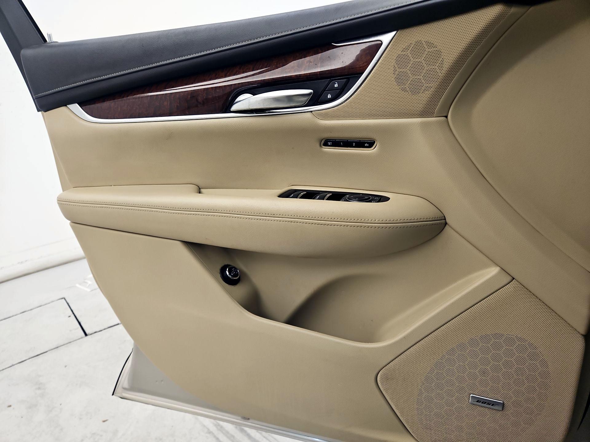 Thumbnail: 2017 Cadillac XT5 - 12