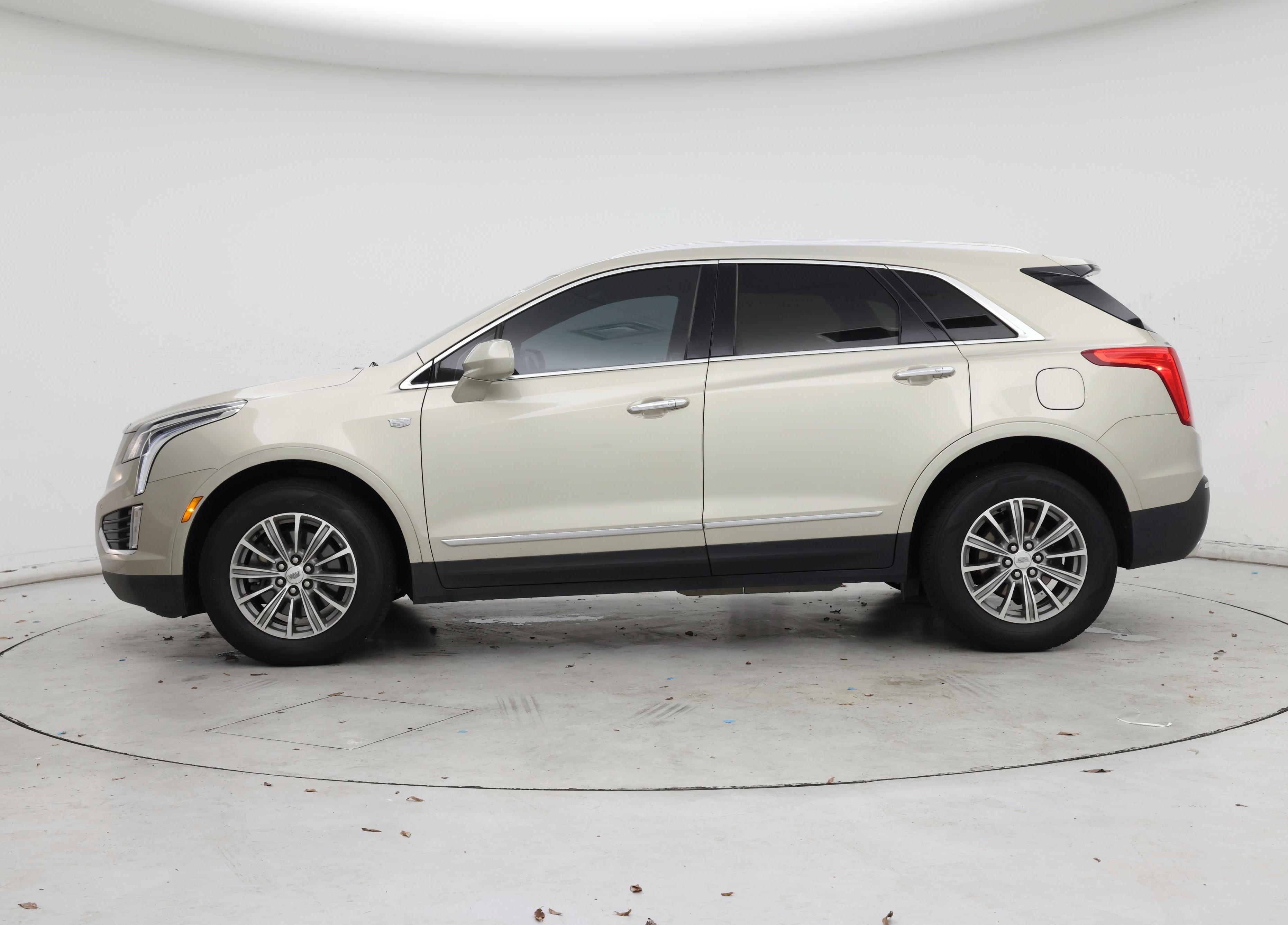 Thumbnail: 2017 Cadillac XT5 - 3