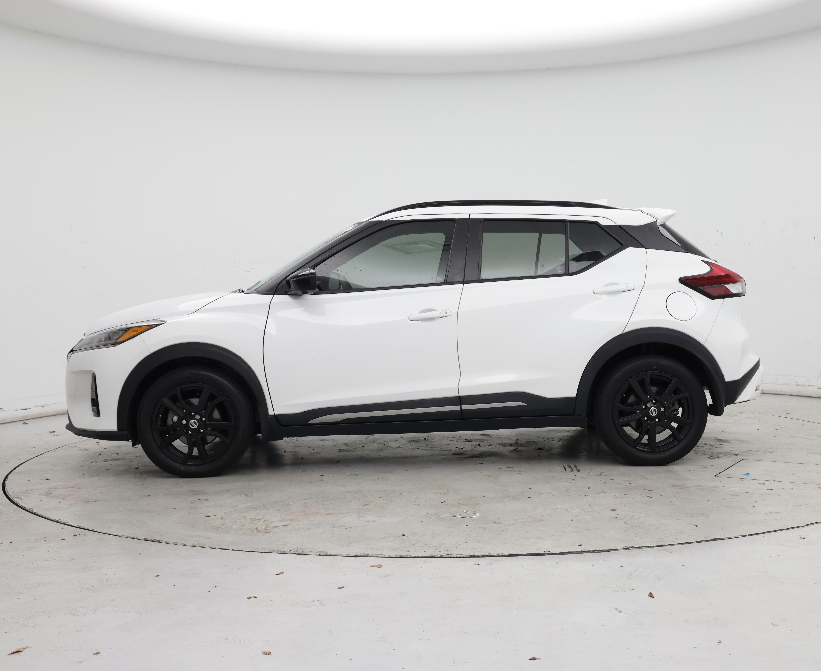 Thumbnail: 2021 Nissan Kicks - 3