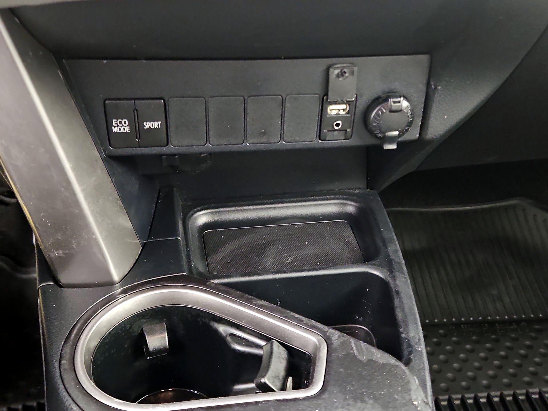 Thumbnail: 2017 Toyota RAV4 - 18