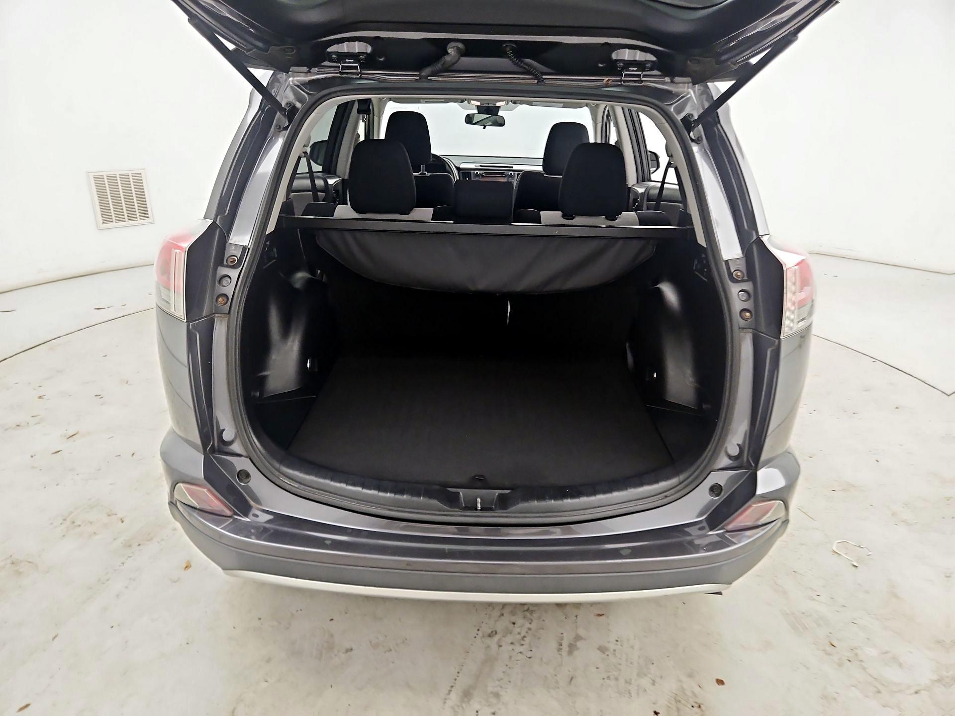 Thumbnail: 2017 Toyota RAV4 - 20