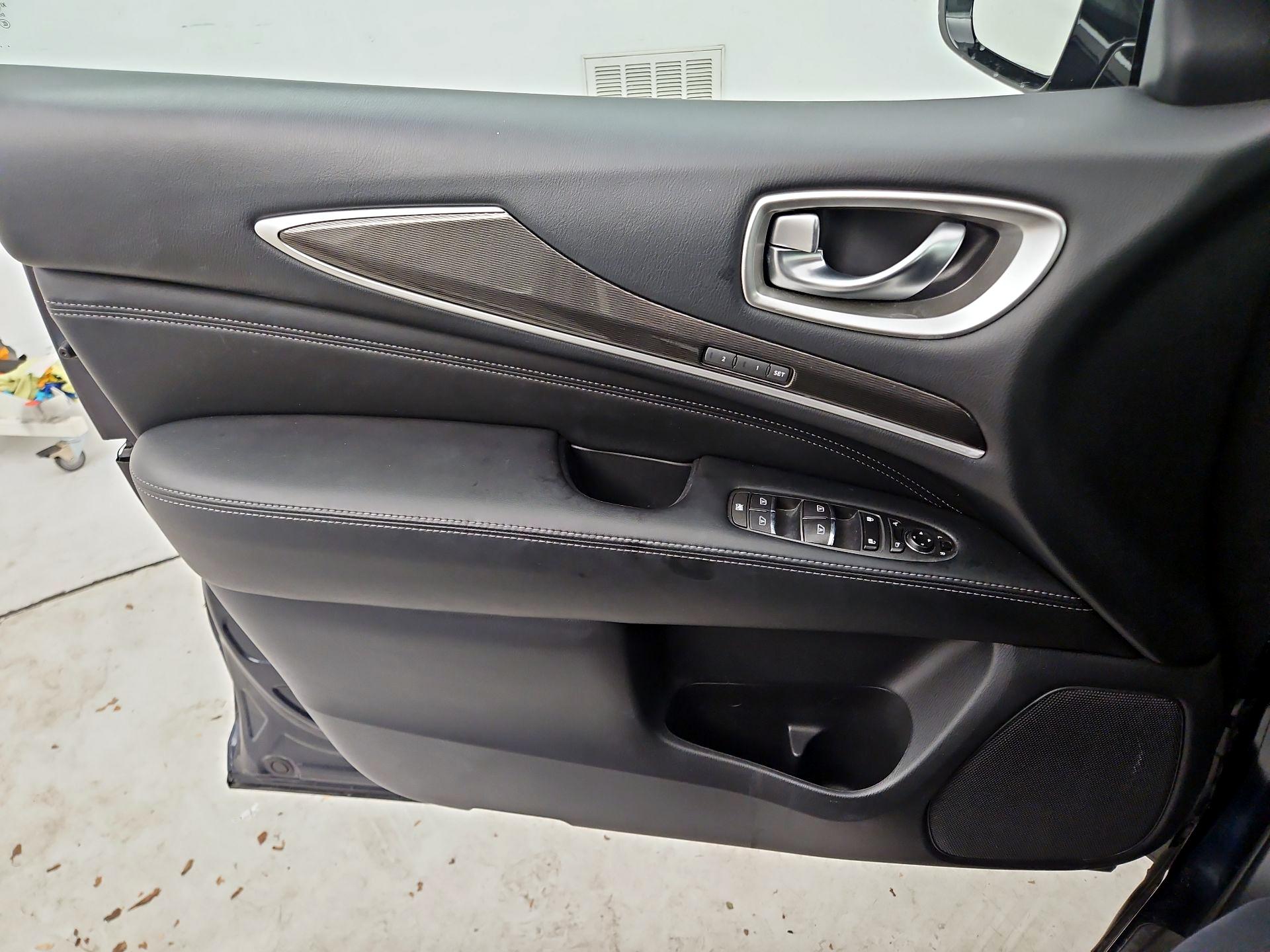 Thumbnail: 2016 INFINITI QX60 - 12