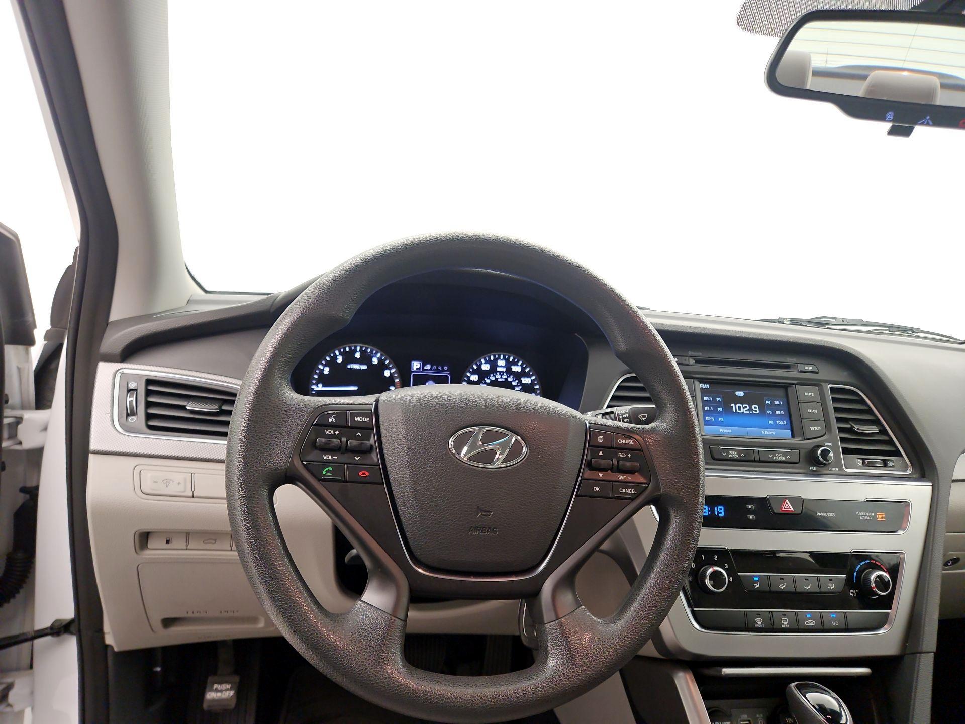 Thumbnail: 2015 Hyundai Sonata - 10