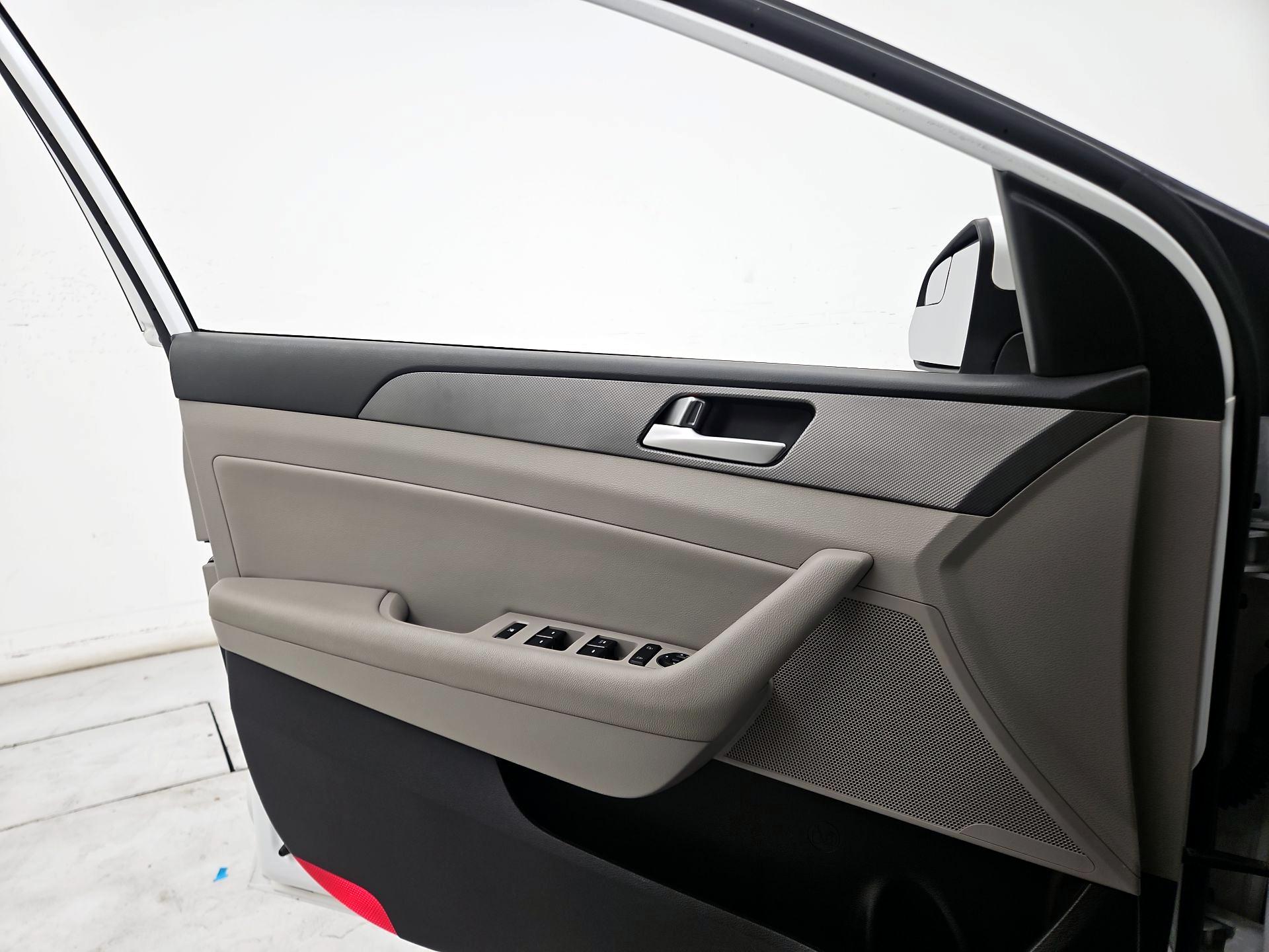 Thumbnail: 2015 Hyundai Sonata - 12