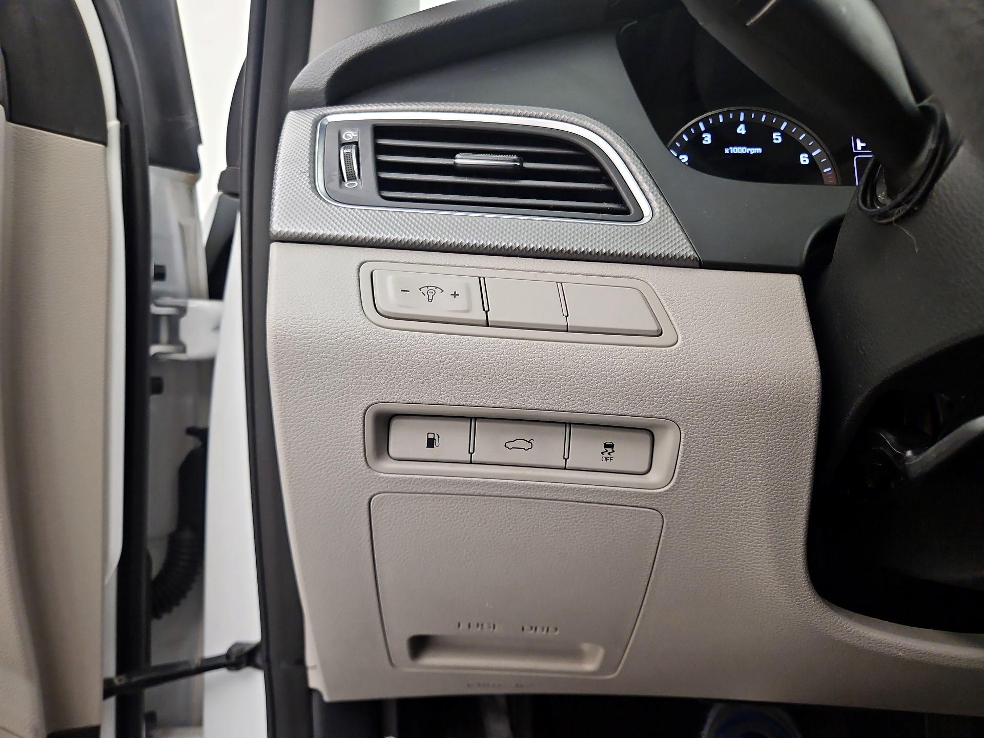 Thumbnail: 2015 Hyundai Sonata - 13