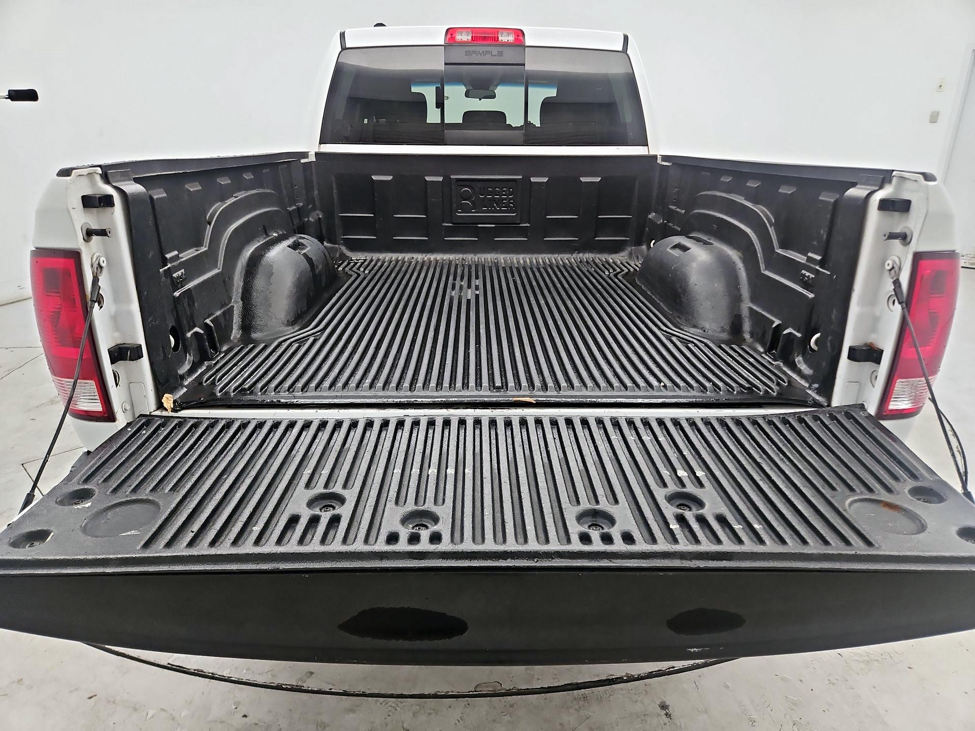 Thumbnail: 2019 RAM 1500 Classic - 19