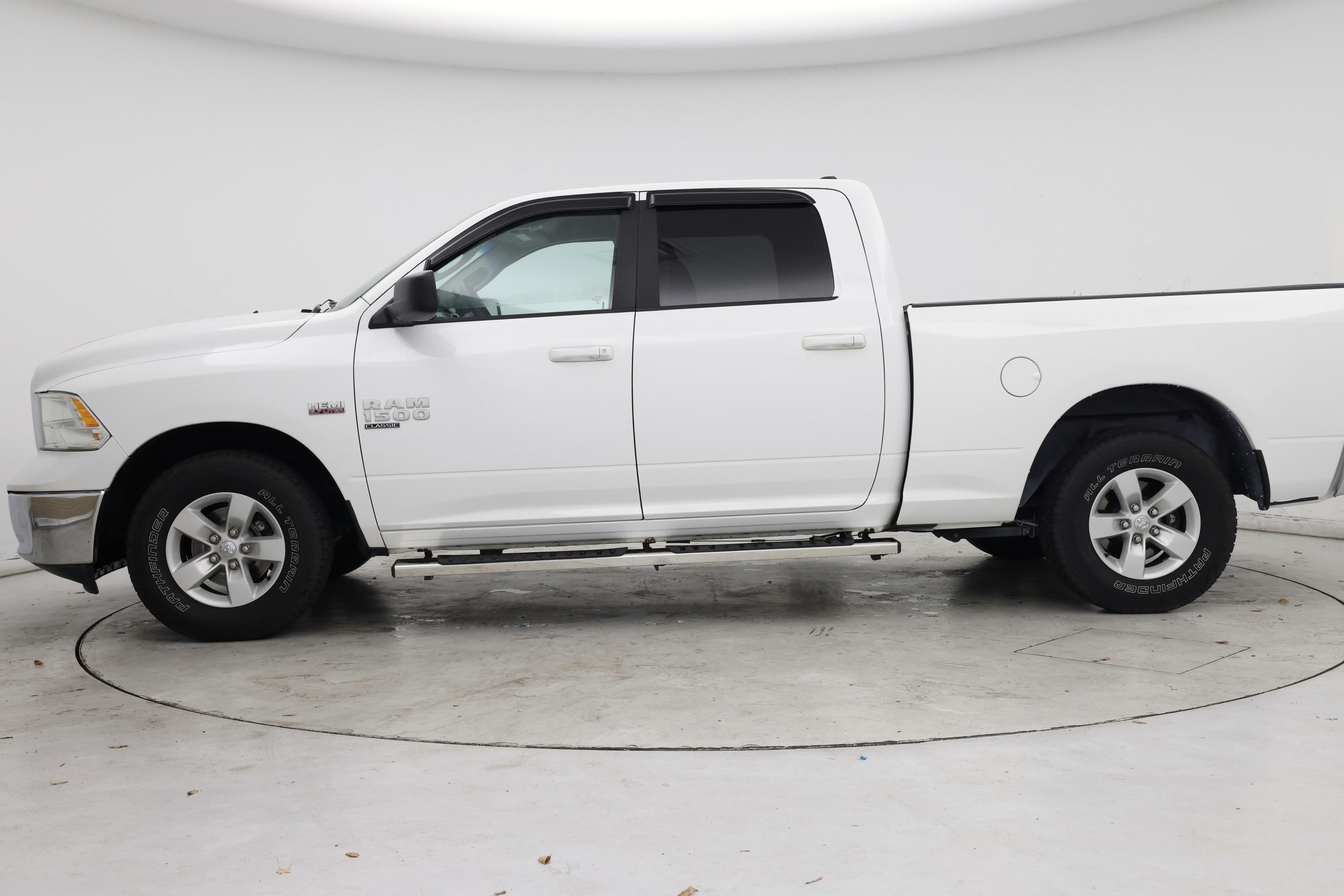 Thumbnail: 2019 RAM 1500 Classic - 3