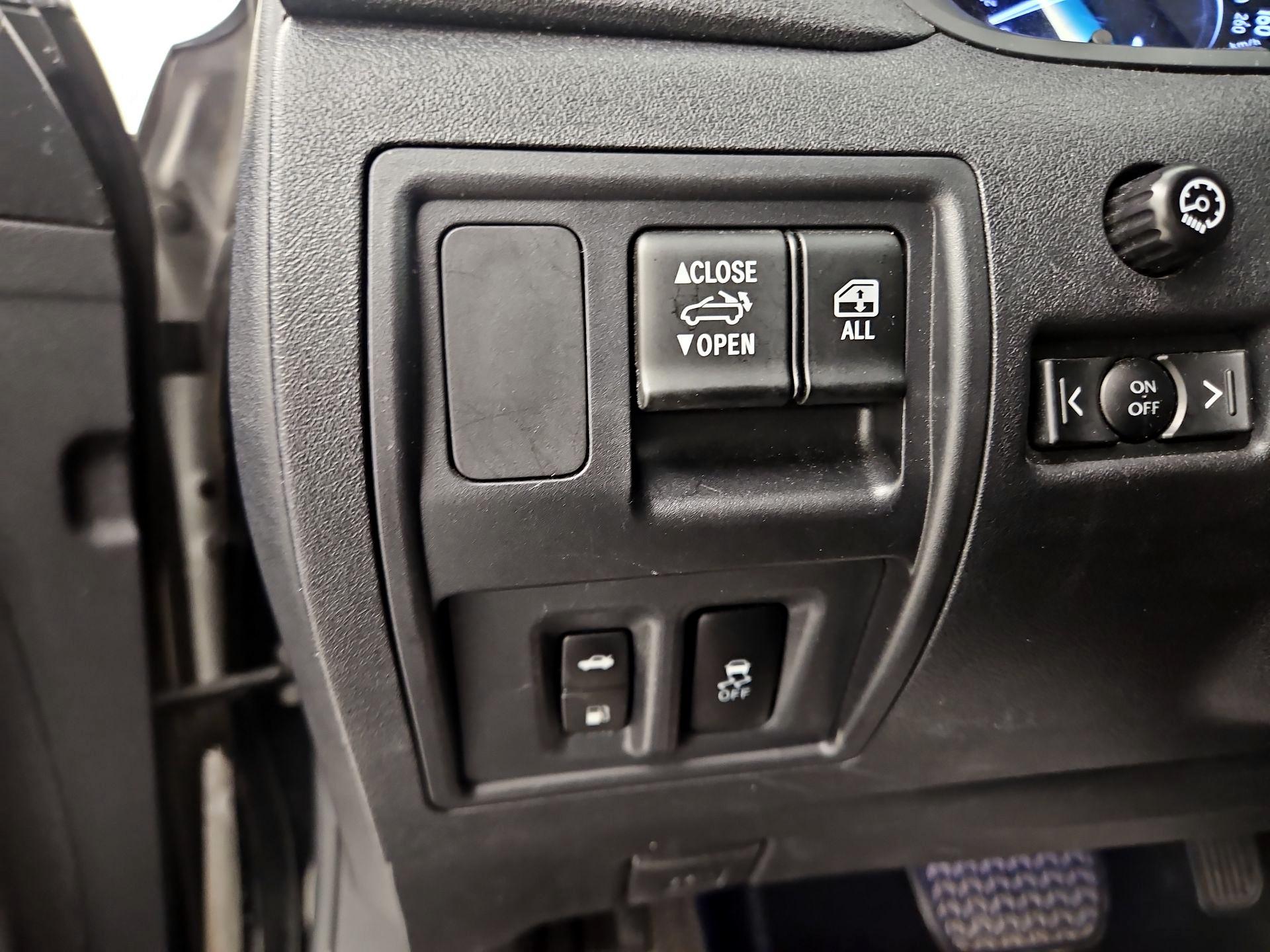 Thumbnail: 2014 Lexus IS - 13