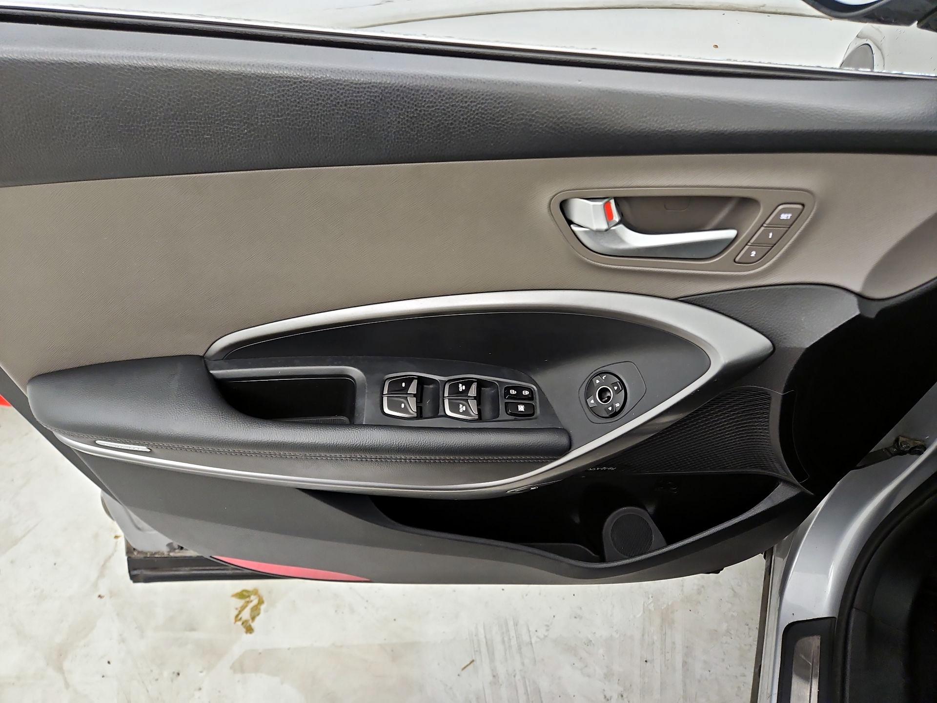 Thumbnail: 2016 Hyundai Santa Fe - 12