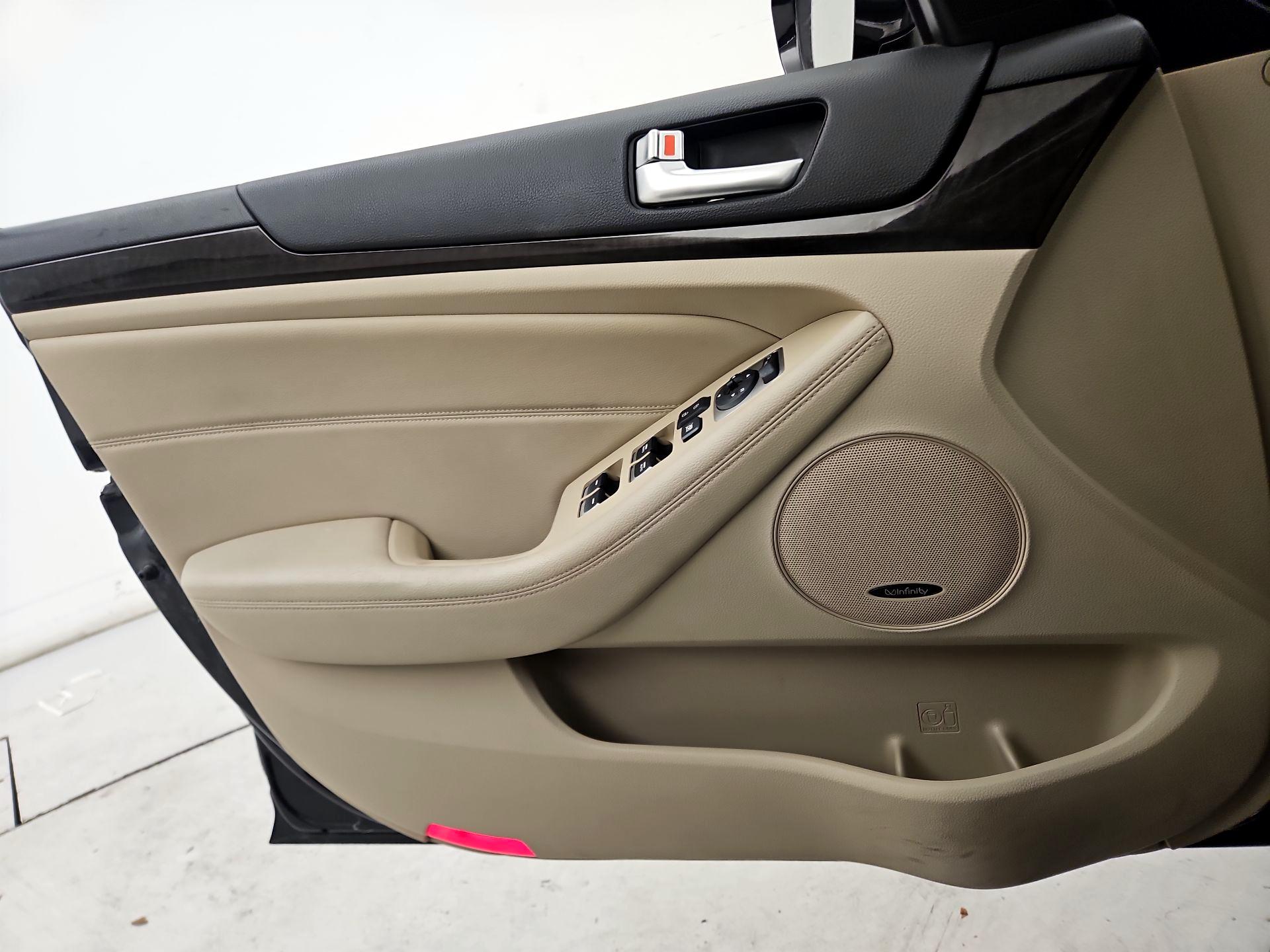 Thumbnail: 2016 Kia Cadenza - 12