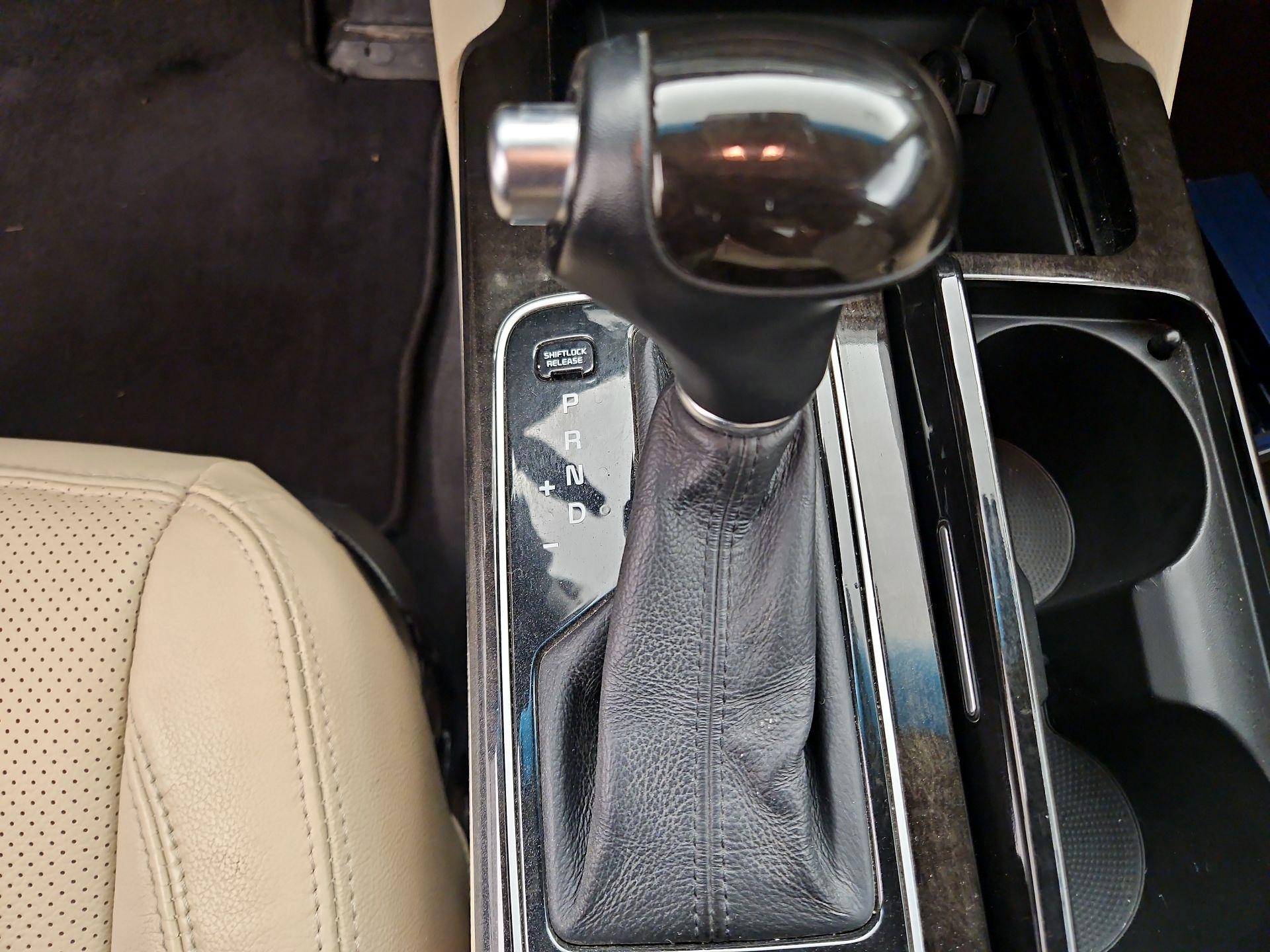 Thumbnail: 2016 Kia Cadenza - 17