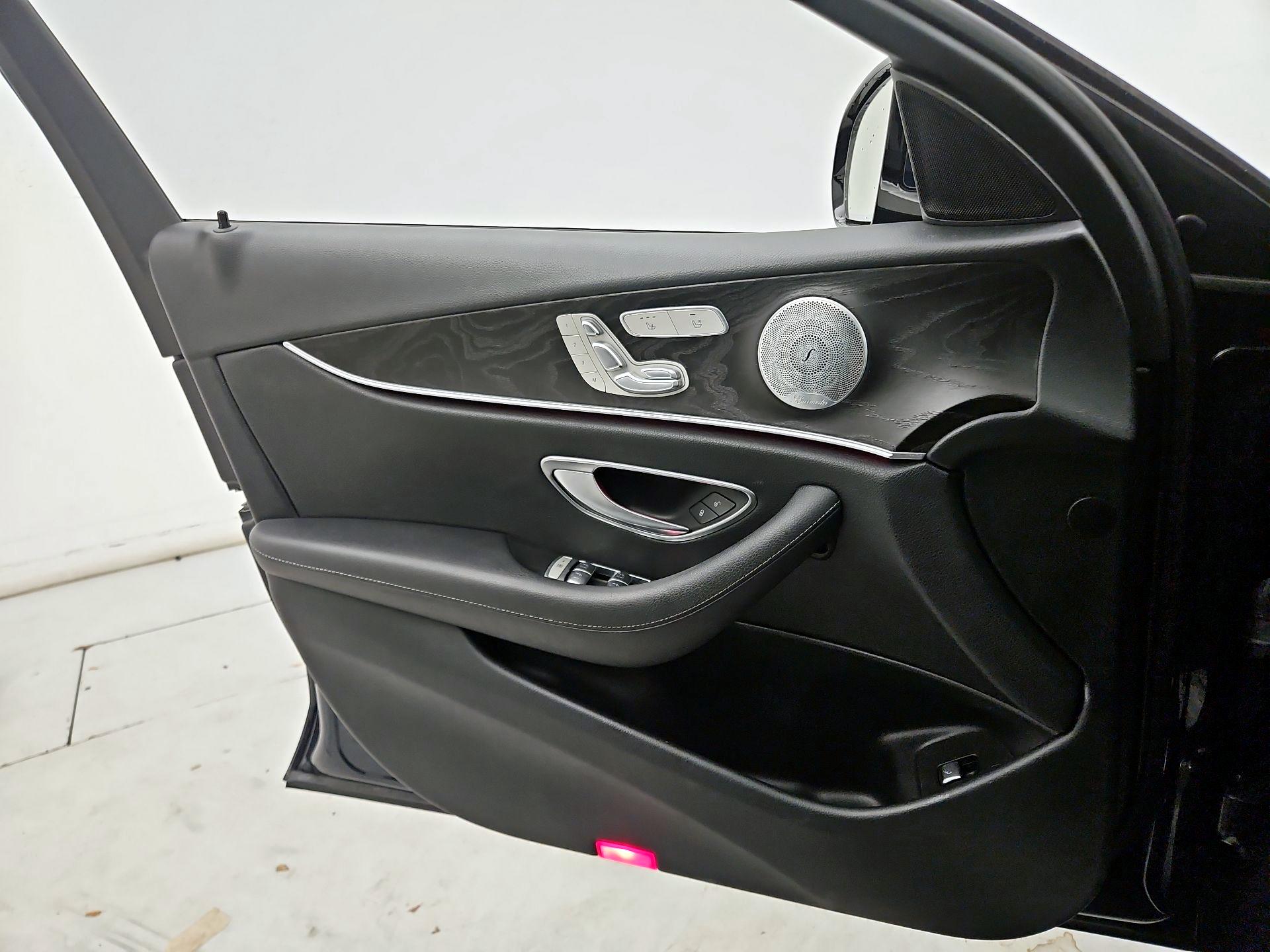 Thumbnail: 2017 Mercedes-Benz E-Class - 12