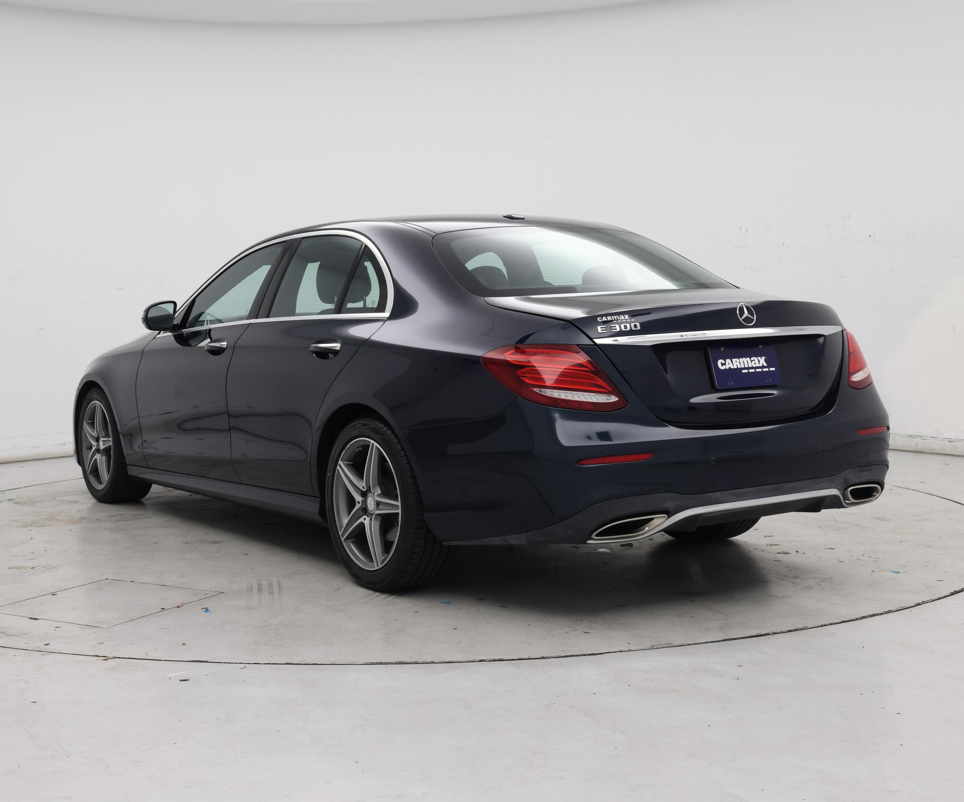 Thumbnail: 2017 Mercedes-Benz E-Class - 2