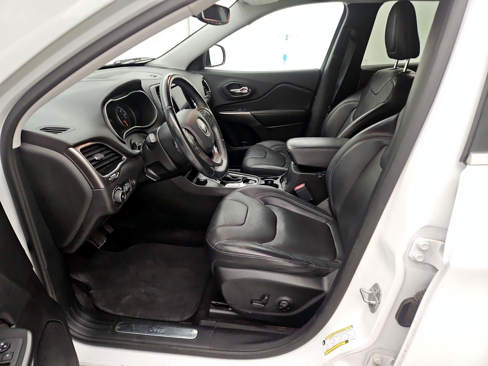 Thumbnail: 2019 Jeep Cherokee - 11