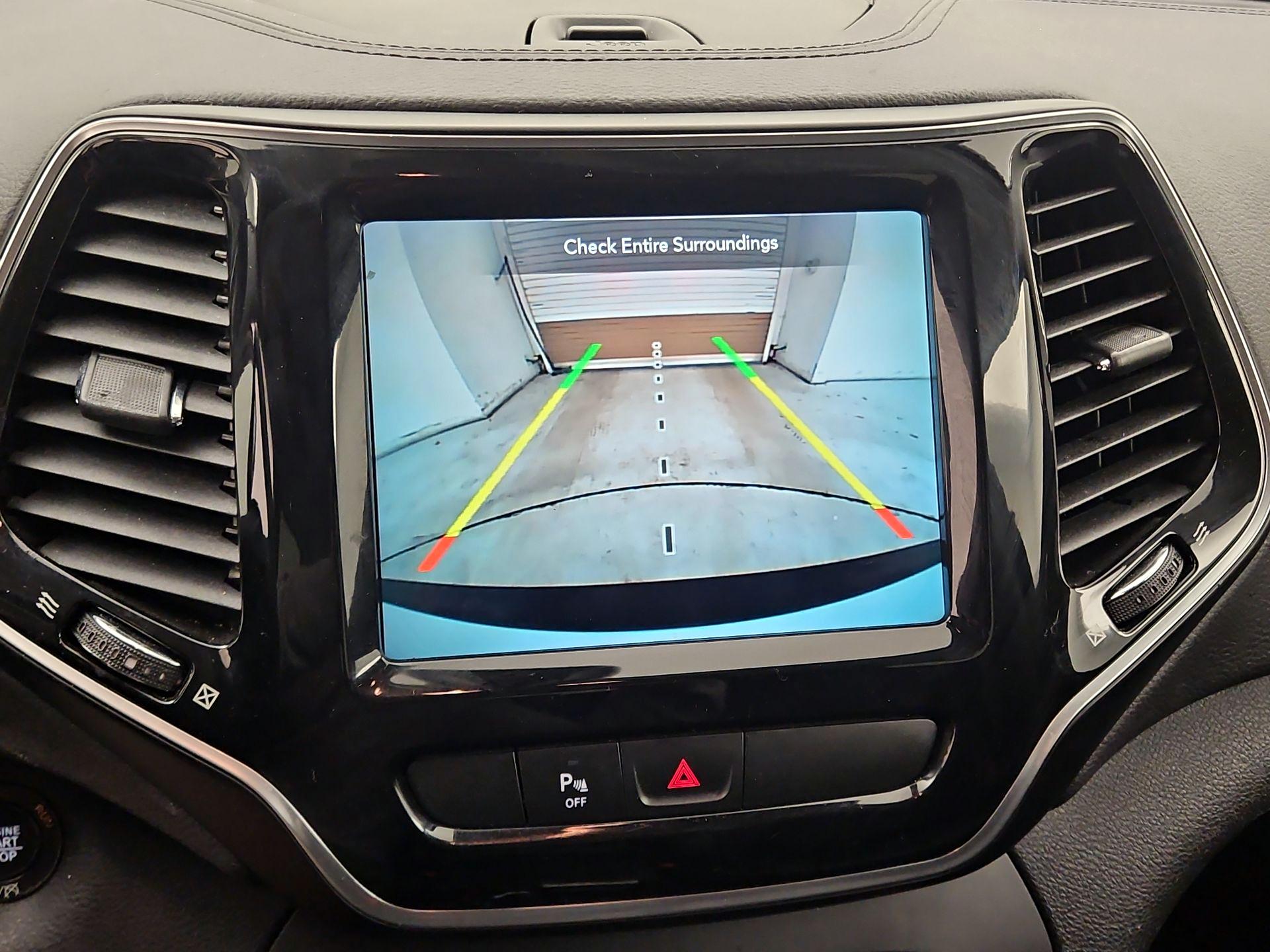 Thumbnail: 2019 Jeep Cherokee - 14