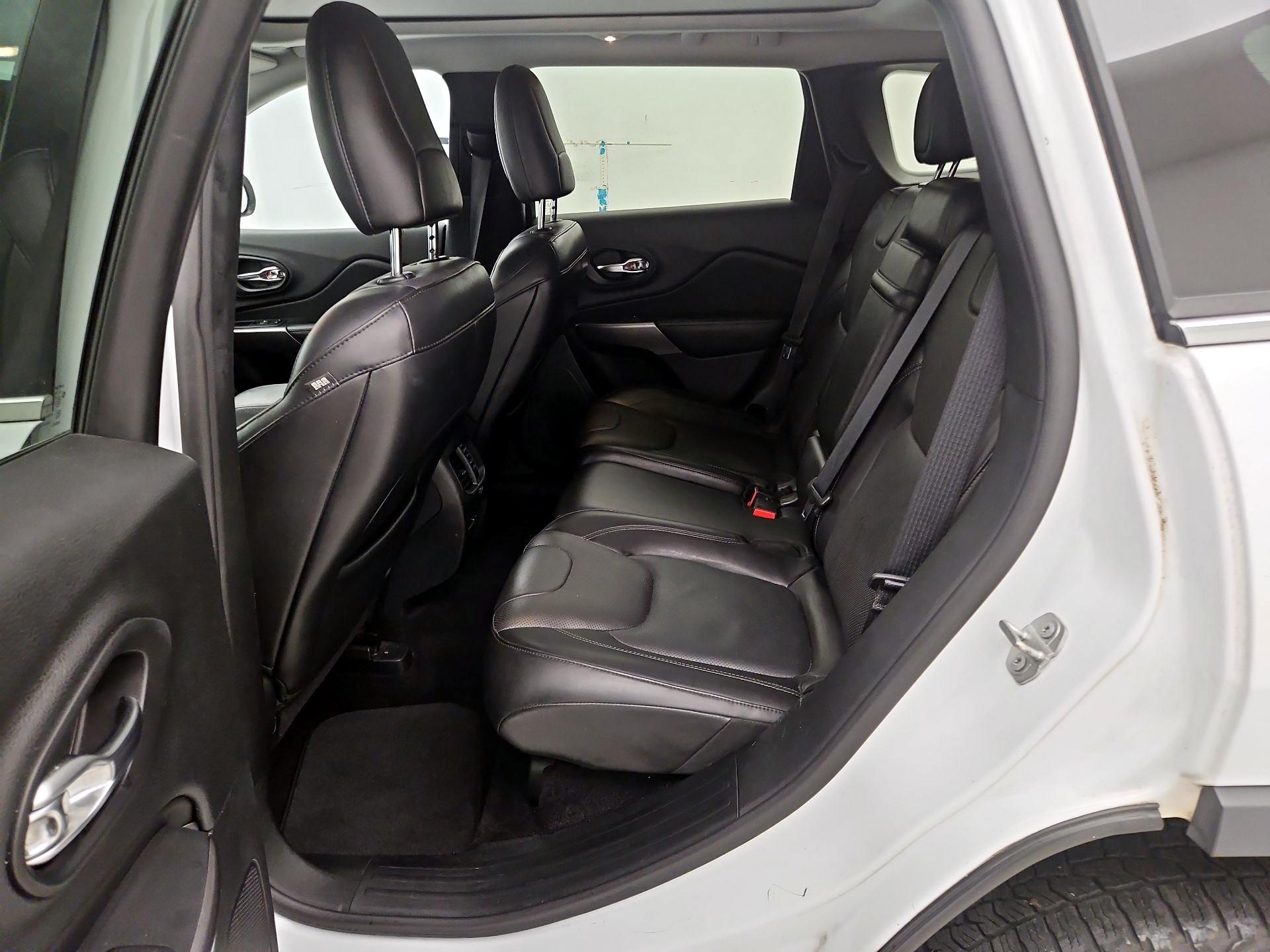 Thumbnail: 2019 Jeep Cherokee - 19