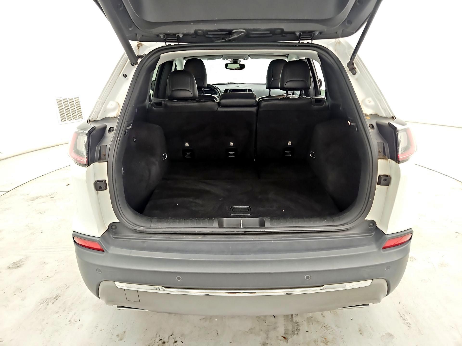 Thumbnail: 2019 Jeep Cherokee - 20