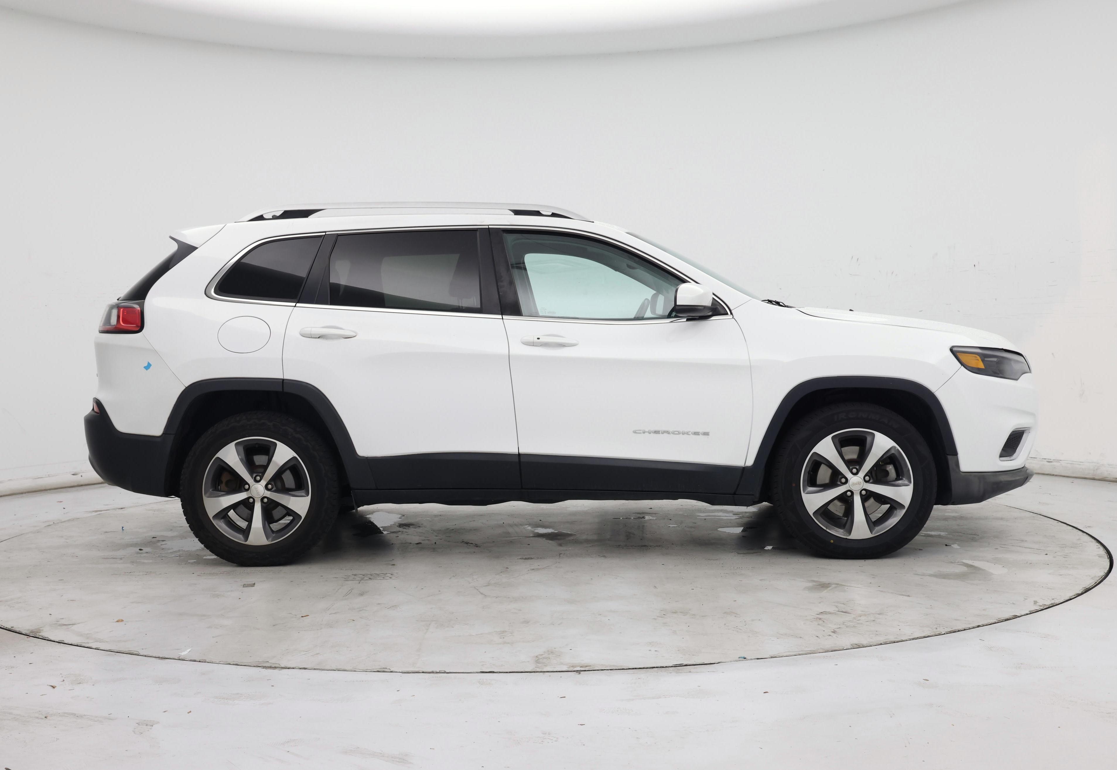 Thumbnail: 2019 Jeep Cherokee - 7