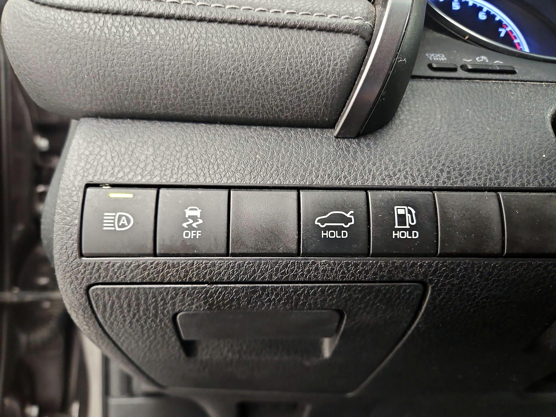 Thumbnail: 2020 Toyota Camry - 13