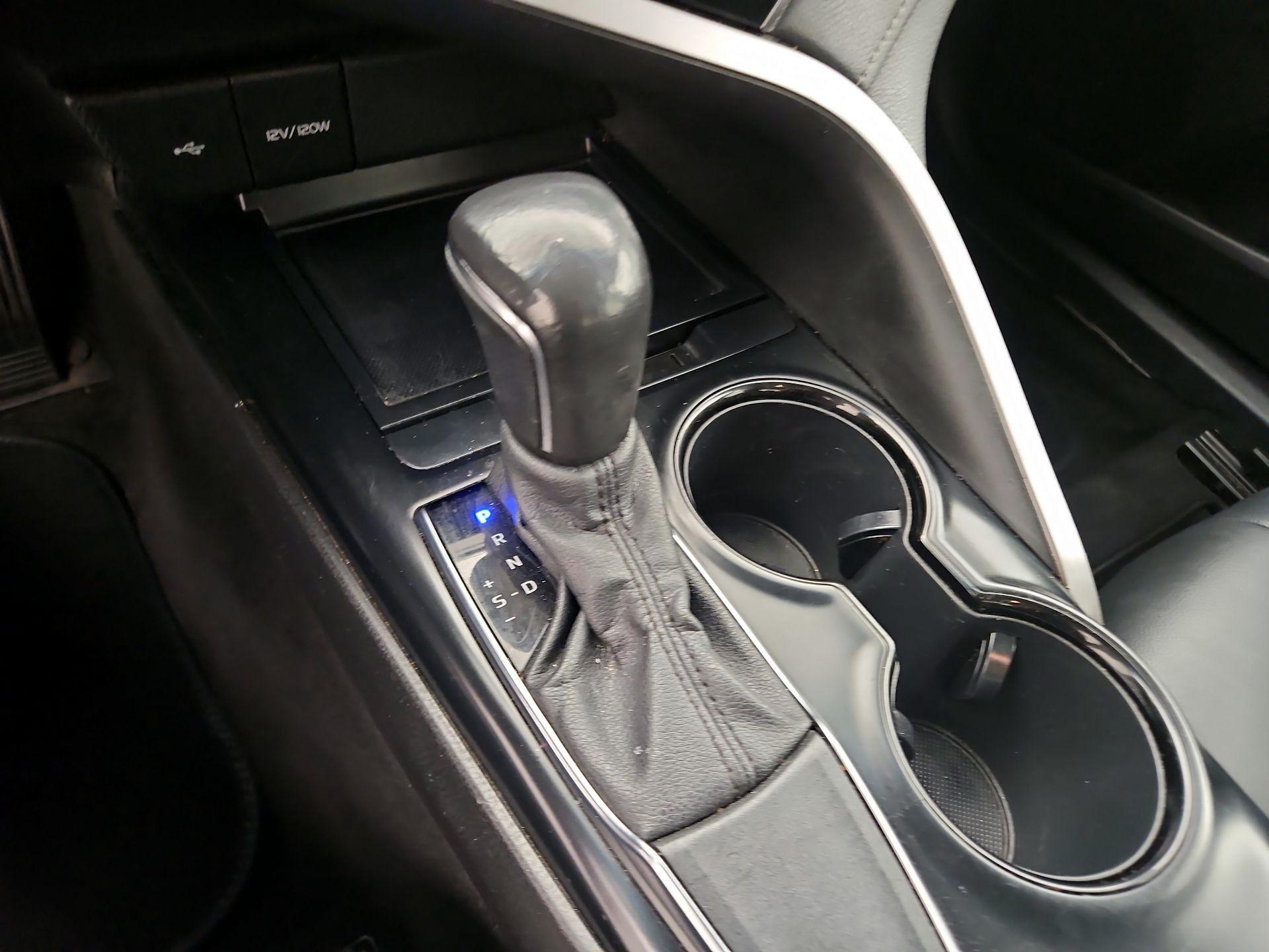 Thumbnail: 2020 Toyota Camry - 17