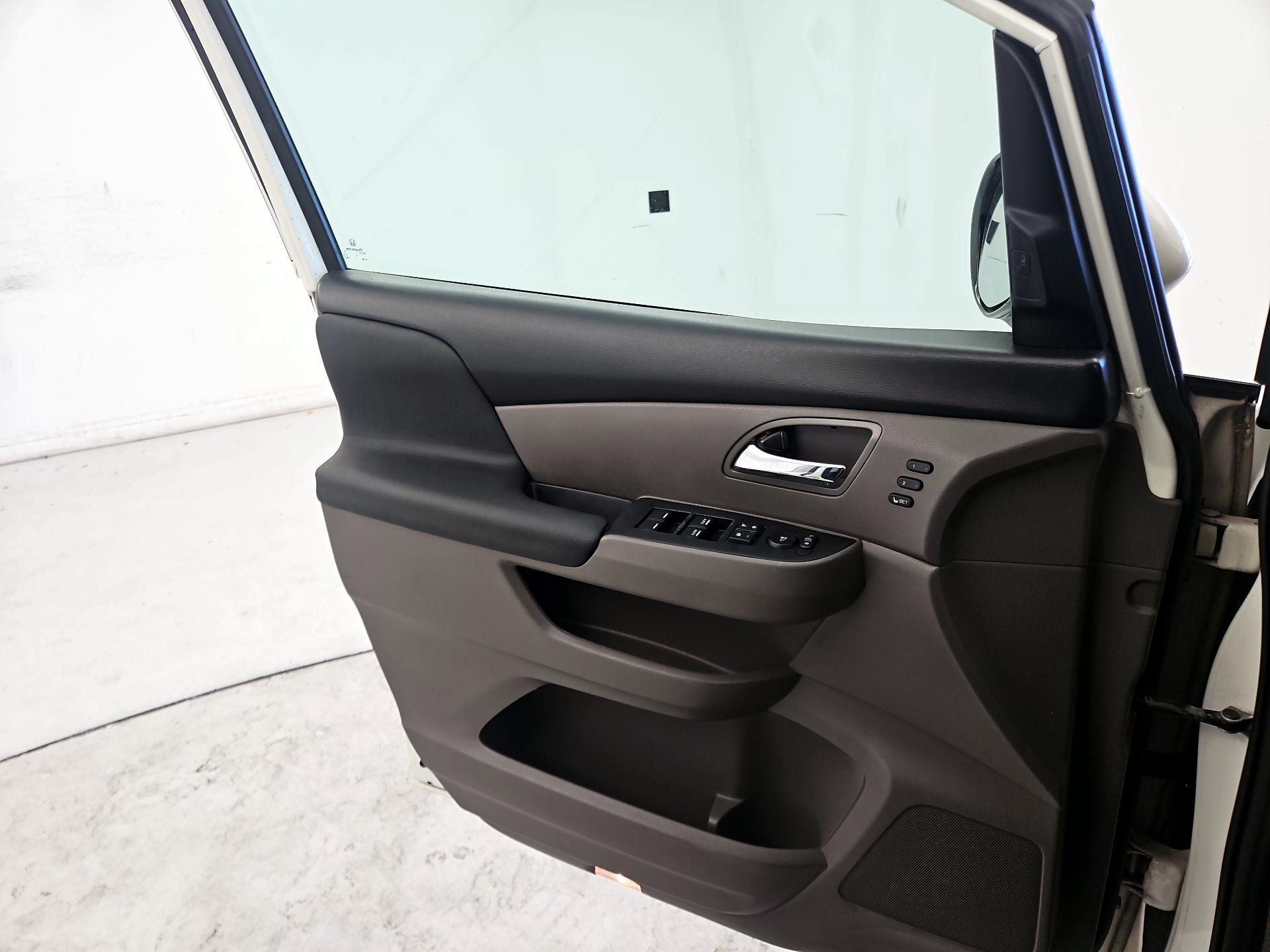 Thumbnail: 2015 Honda Odyssey - 10