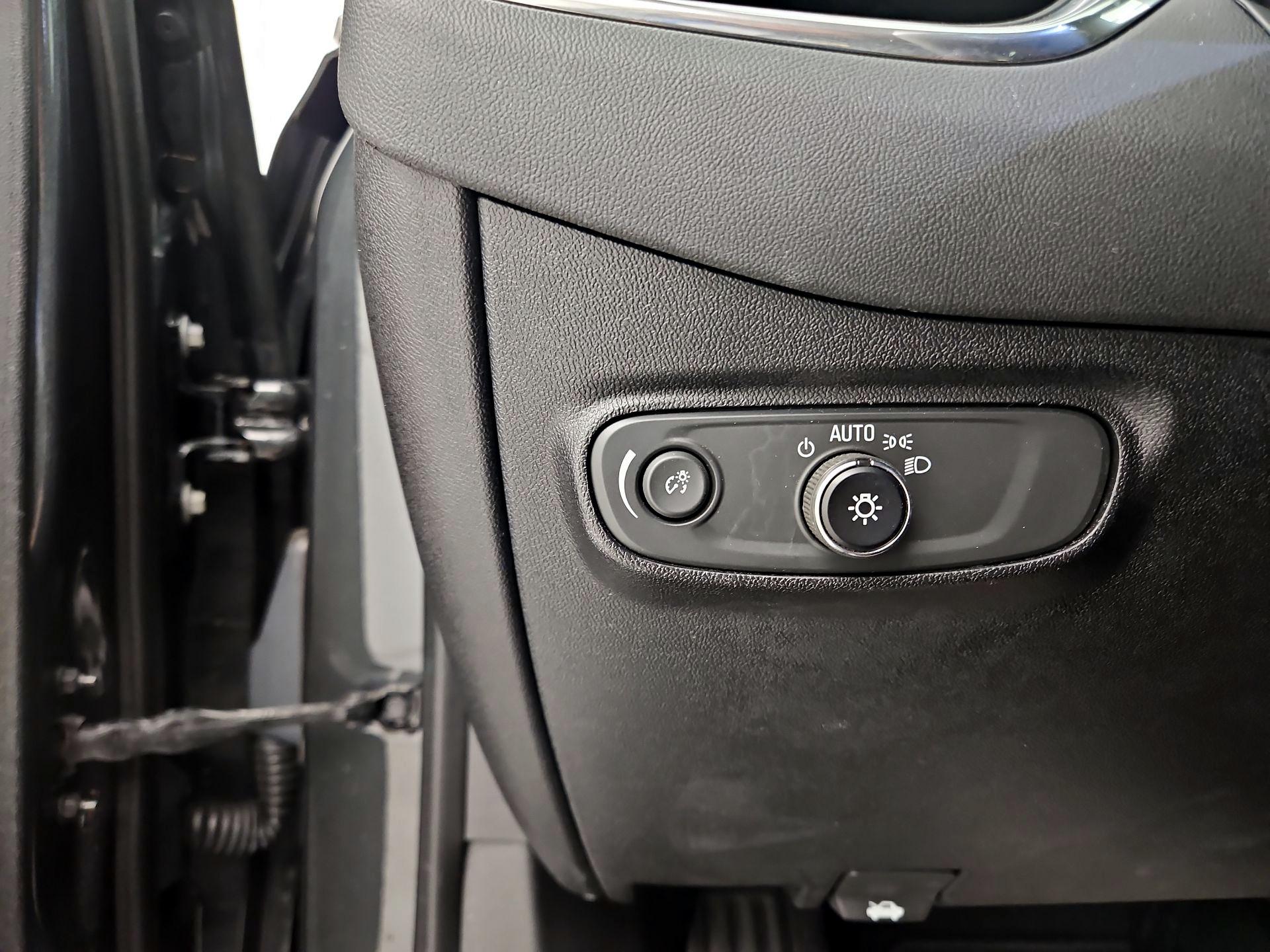 Thumbnail: 2018 Chevrolet Equinox - 13