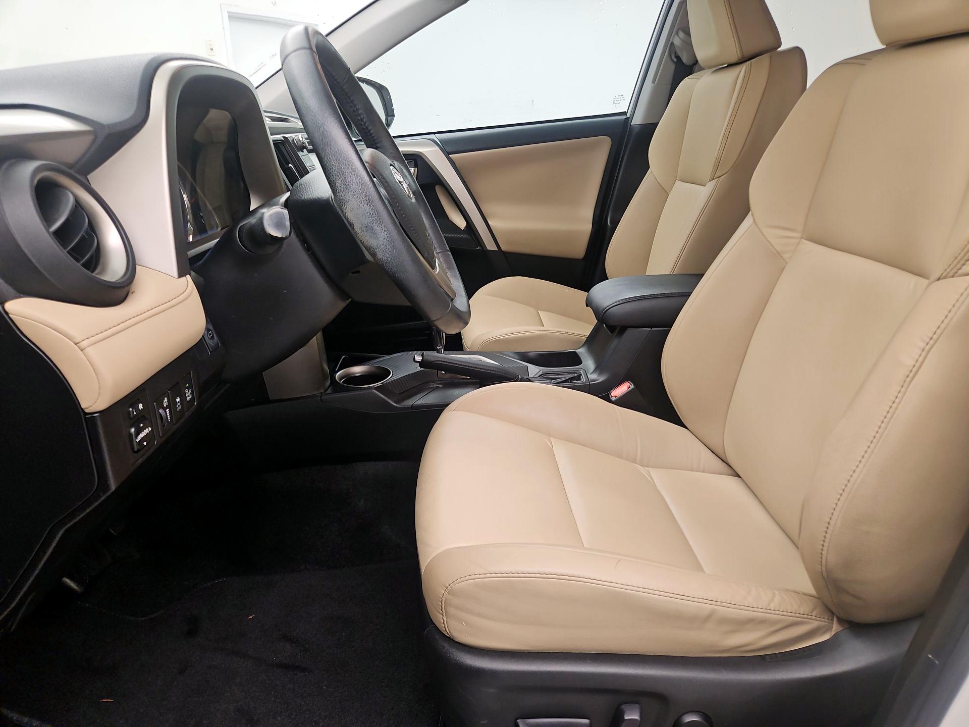 Thumbnail: 2015 Toyota RAV4 - 11