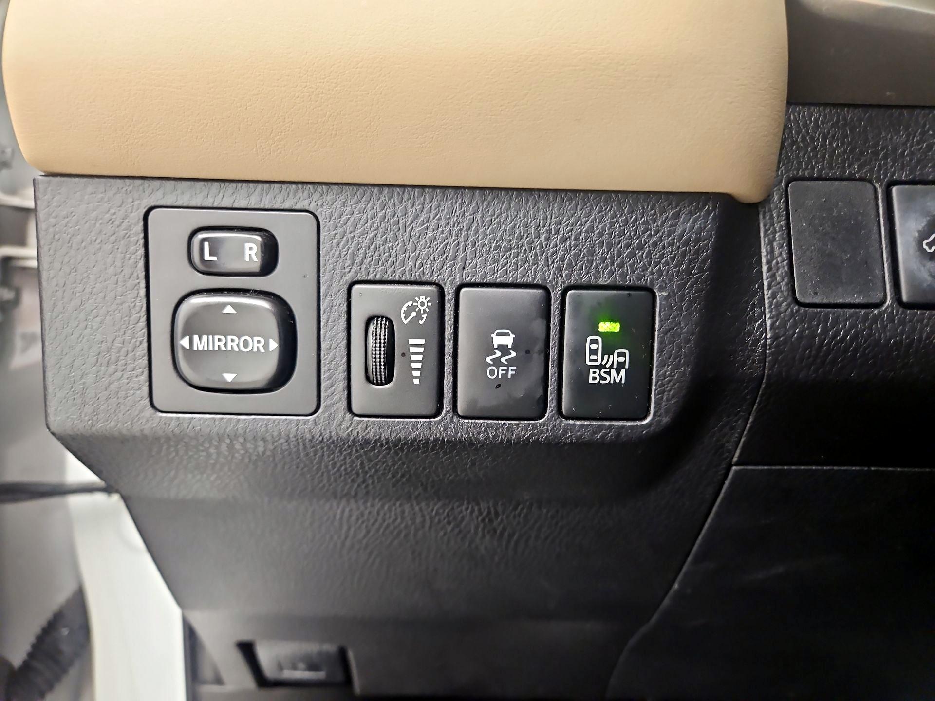 Thumbnail: 2015 Toyota RAV4 - 13