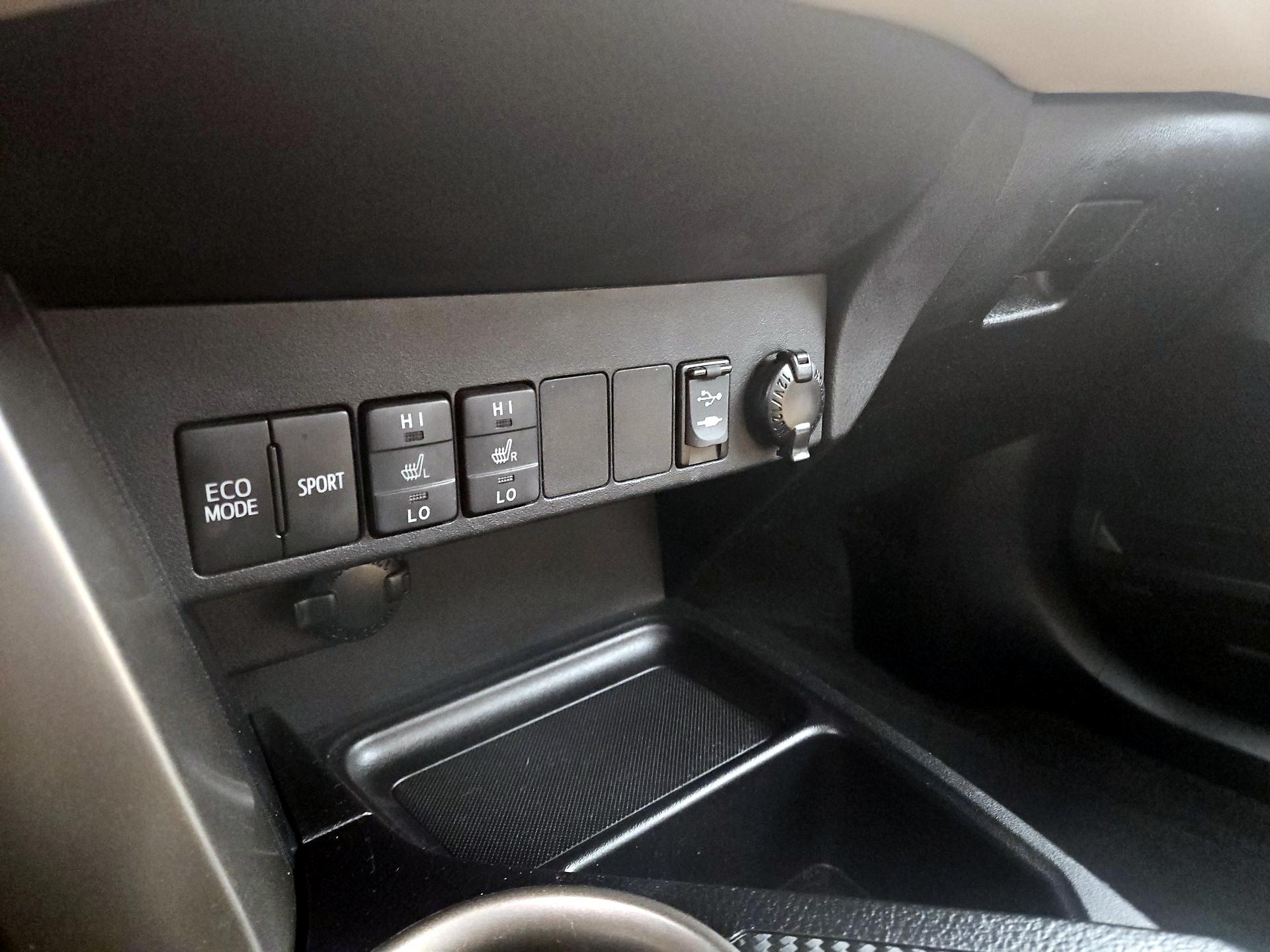 Thumbnail: 2015 Toyota RAV4 - 18