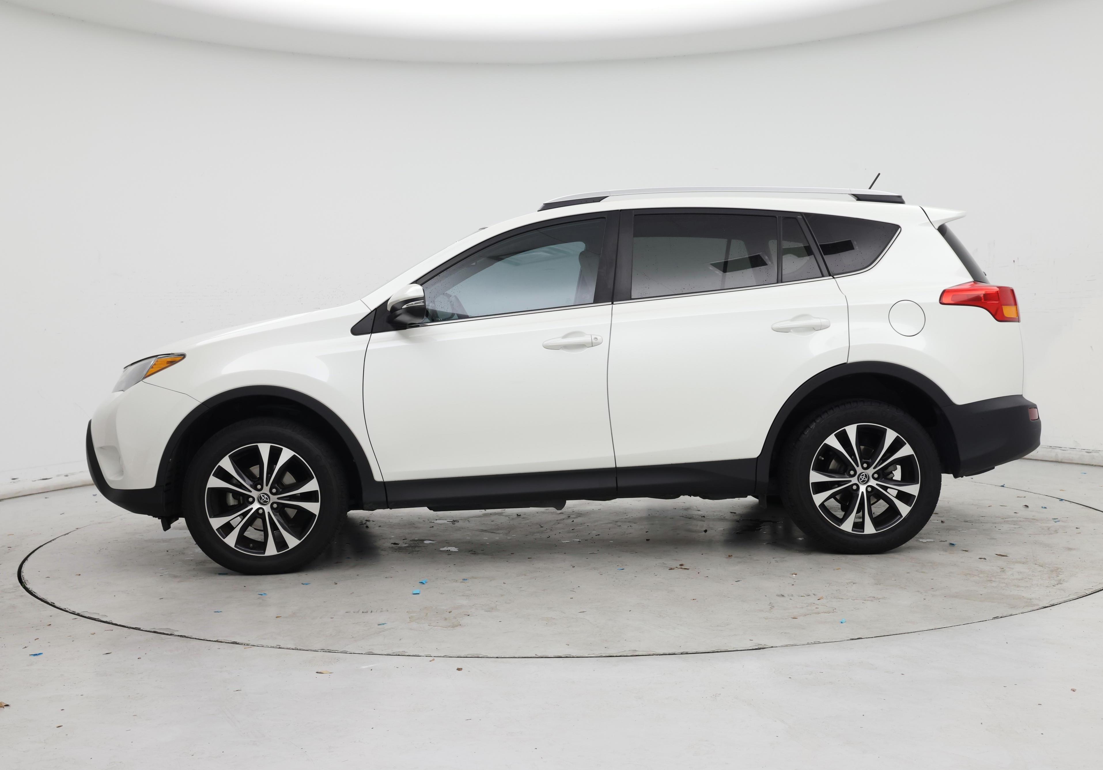 Thumbnail: 2015 Toyota RAV4 - 3