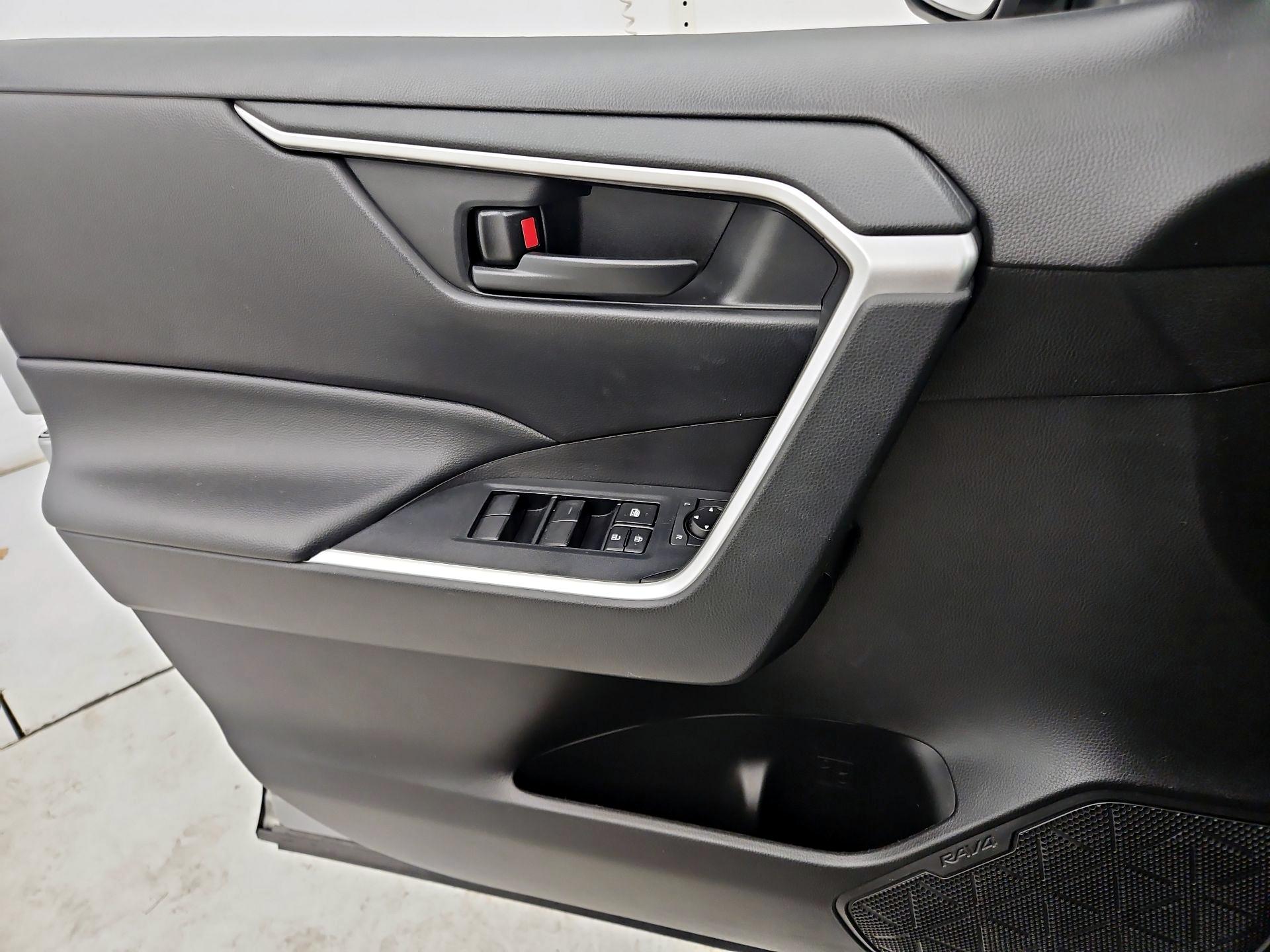 Thumbnail: 2022 Toyota RAV4 - 12