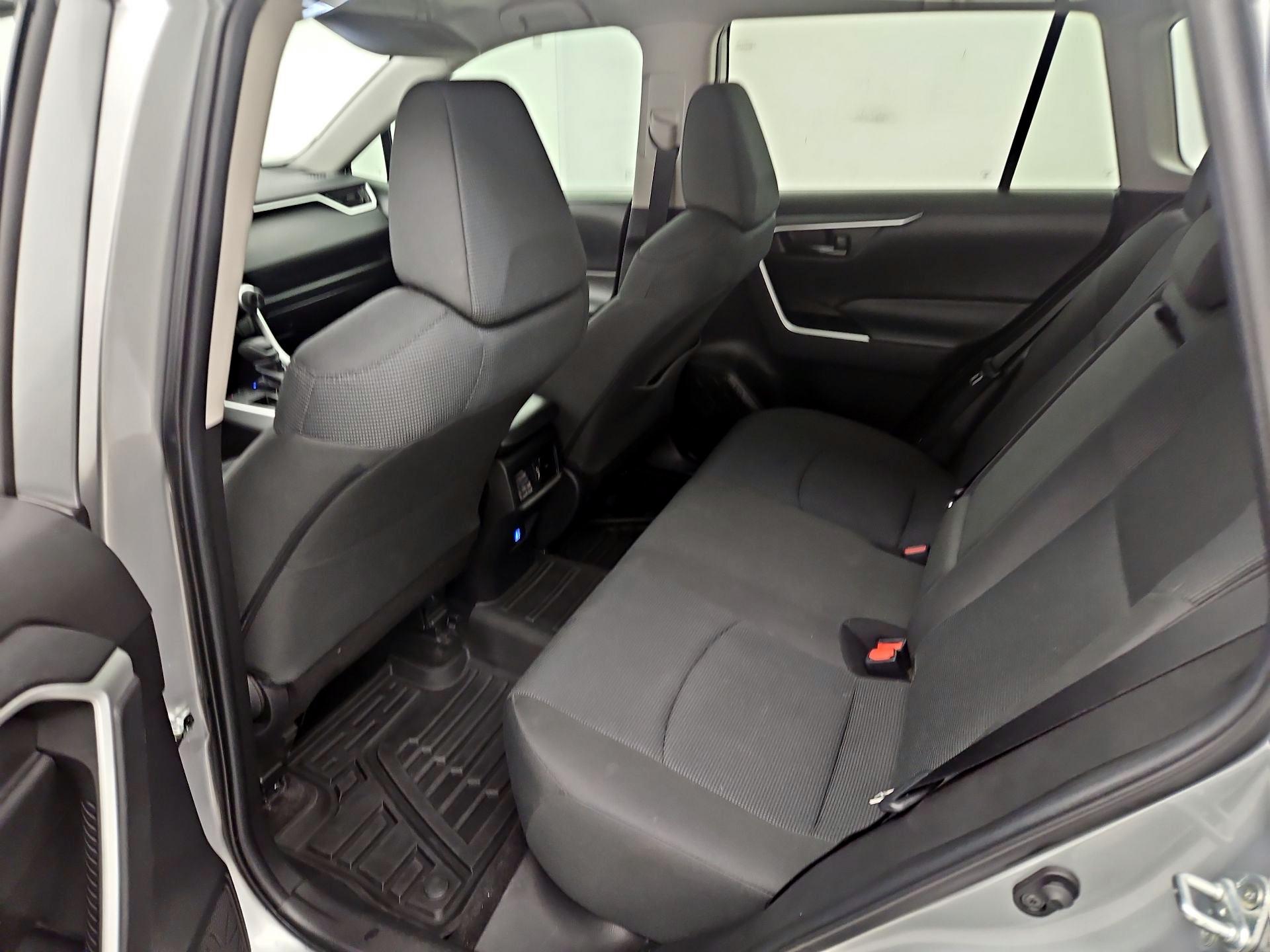 Thumbnail: 2022 Toyota RAV4 - 19