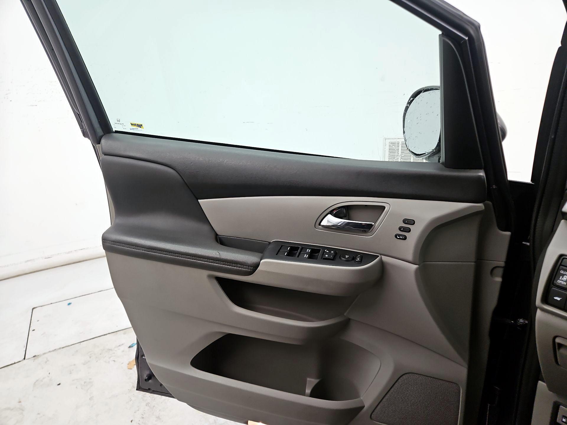 Thumbnail: 2015 Honda Odyssey - 12