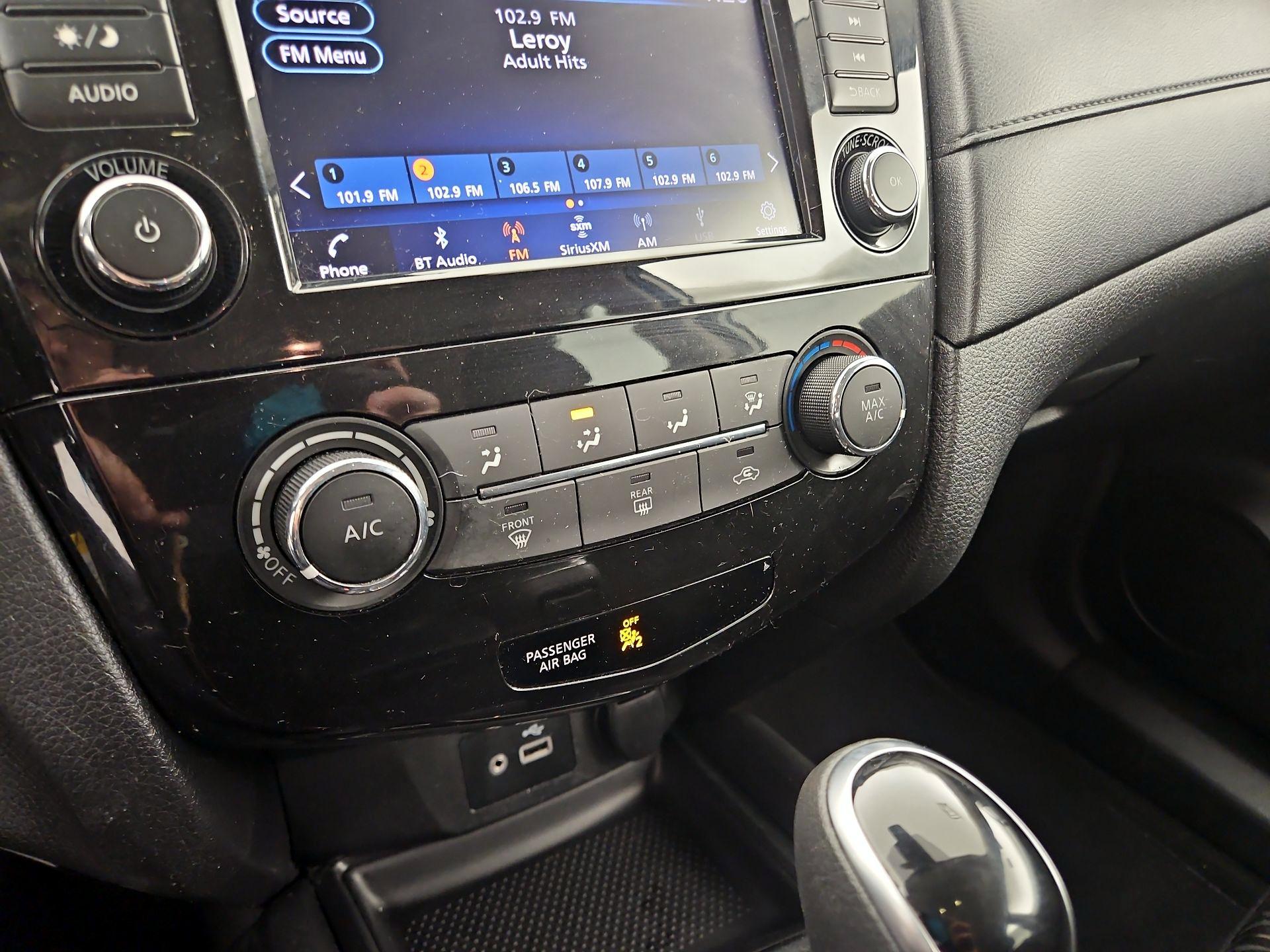 Thumbnail: 2019 Nissan Rogue - 16