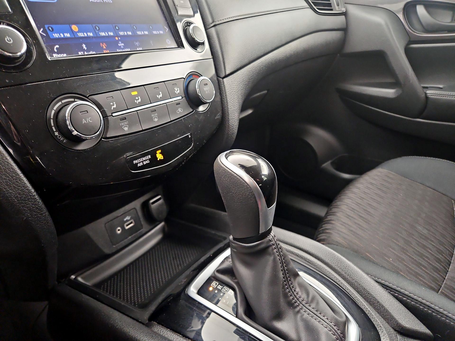 Thumbnail: 2019 Nissan Rogue - 17