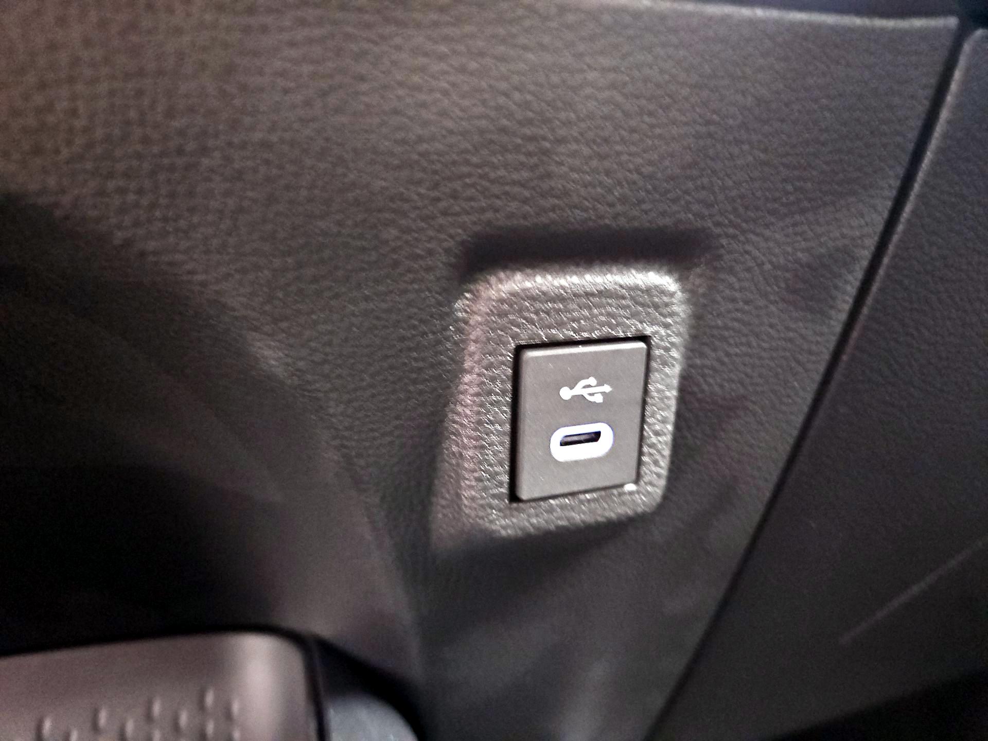 Thumbnail: 2025 Toyota Corolla - 18