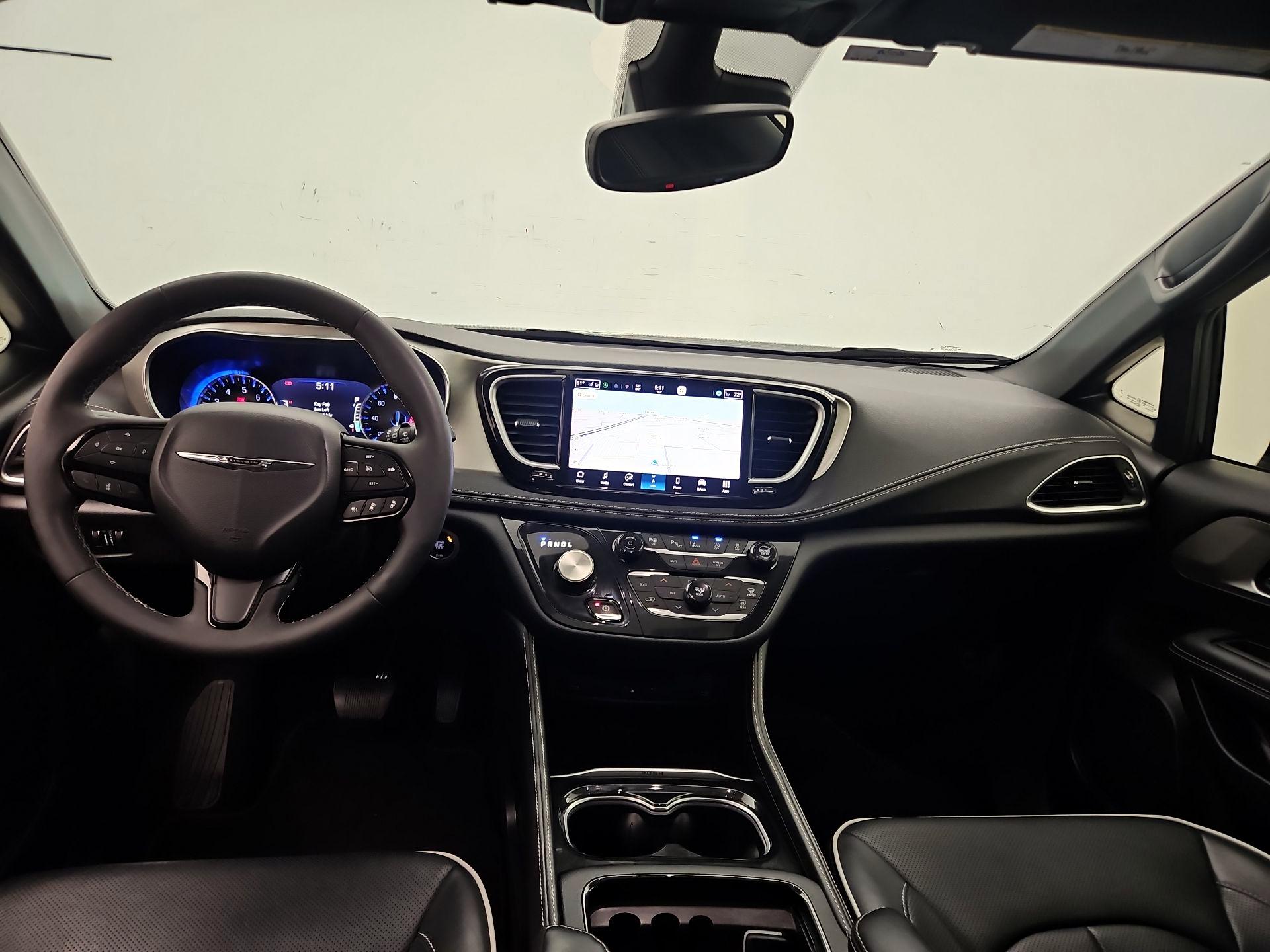 Thumbnail: 2023 Chrysler Pacifica - 9