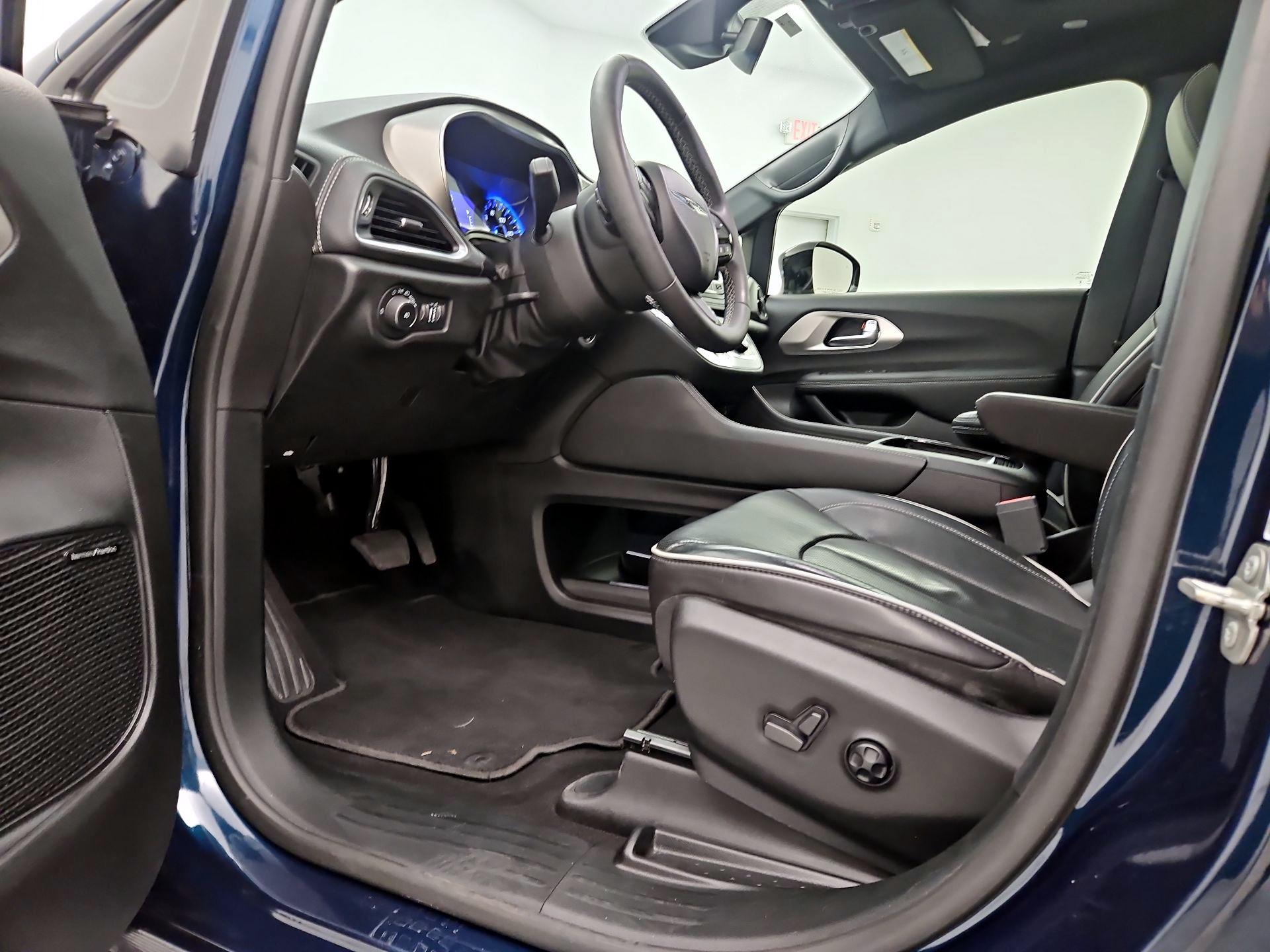 Thumbnail: 2023 Chrysler Pacifica - 11