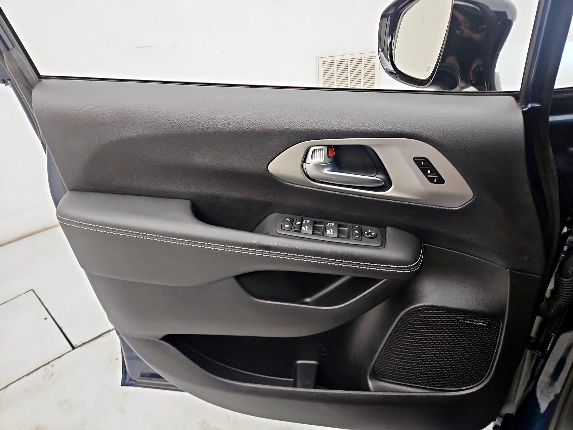 Thumbnail: 2023 Chrysler Pacifica - 12