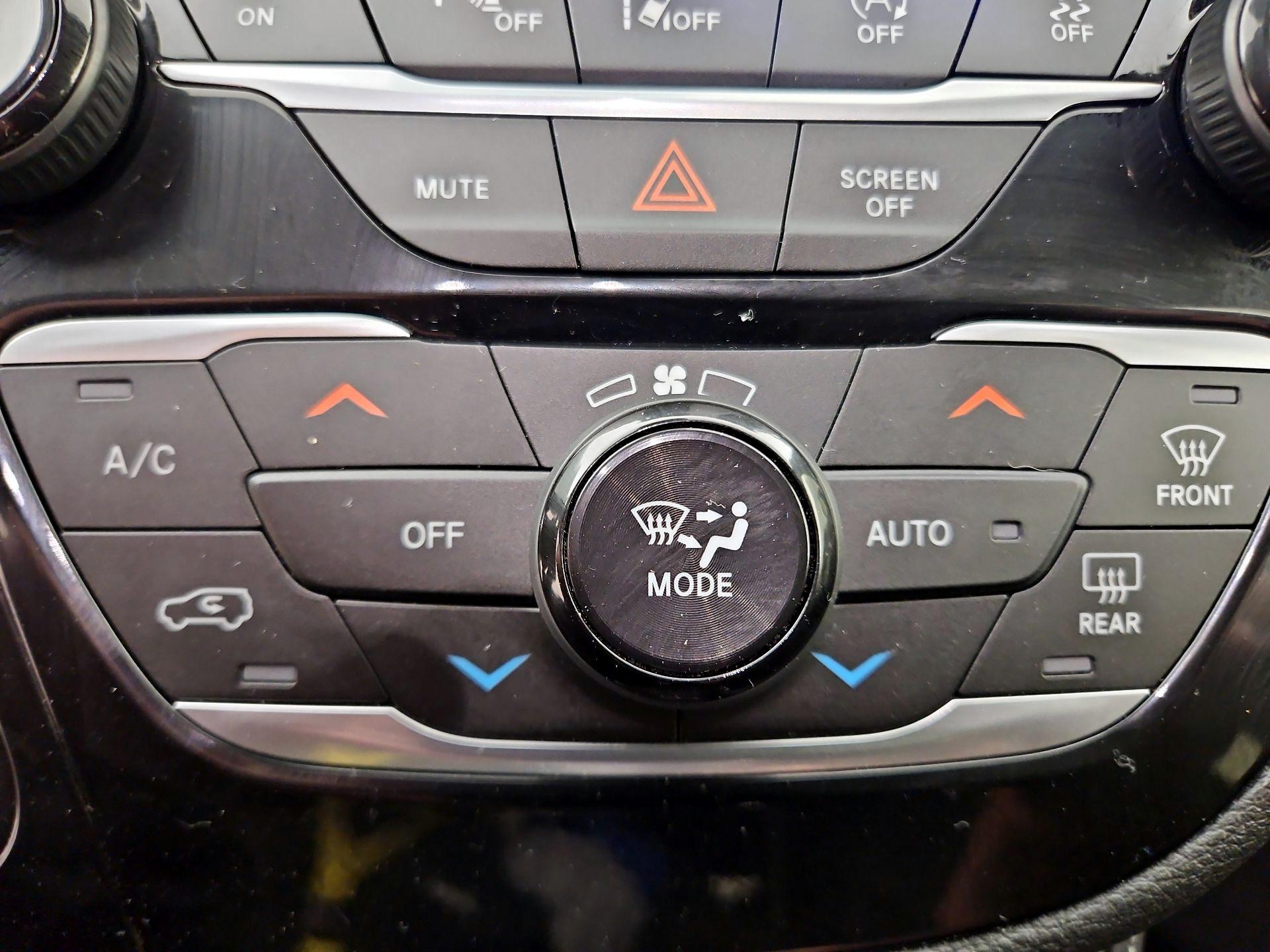 Thumbnail: 2023 Chrysler Pacifica - 17