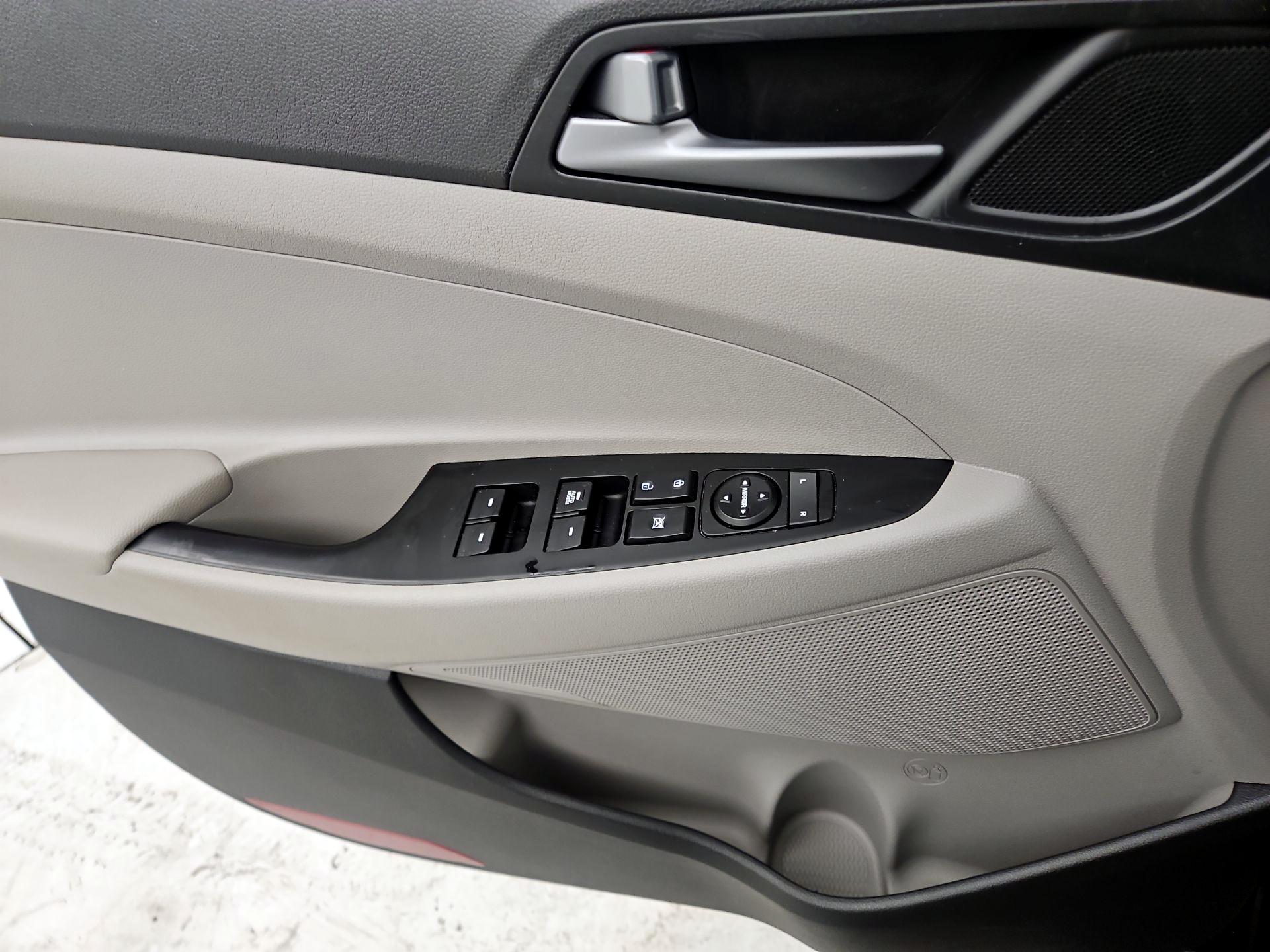 Thumbnail: 2016 Hyundai Tucson - 12