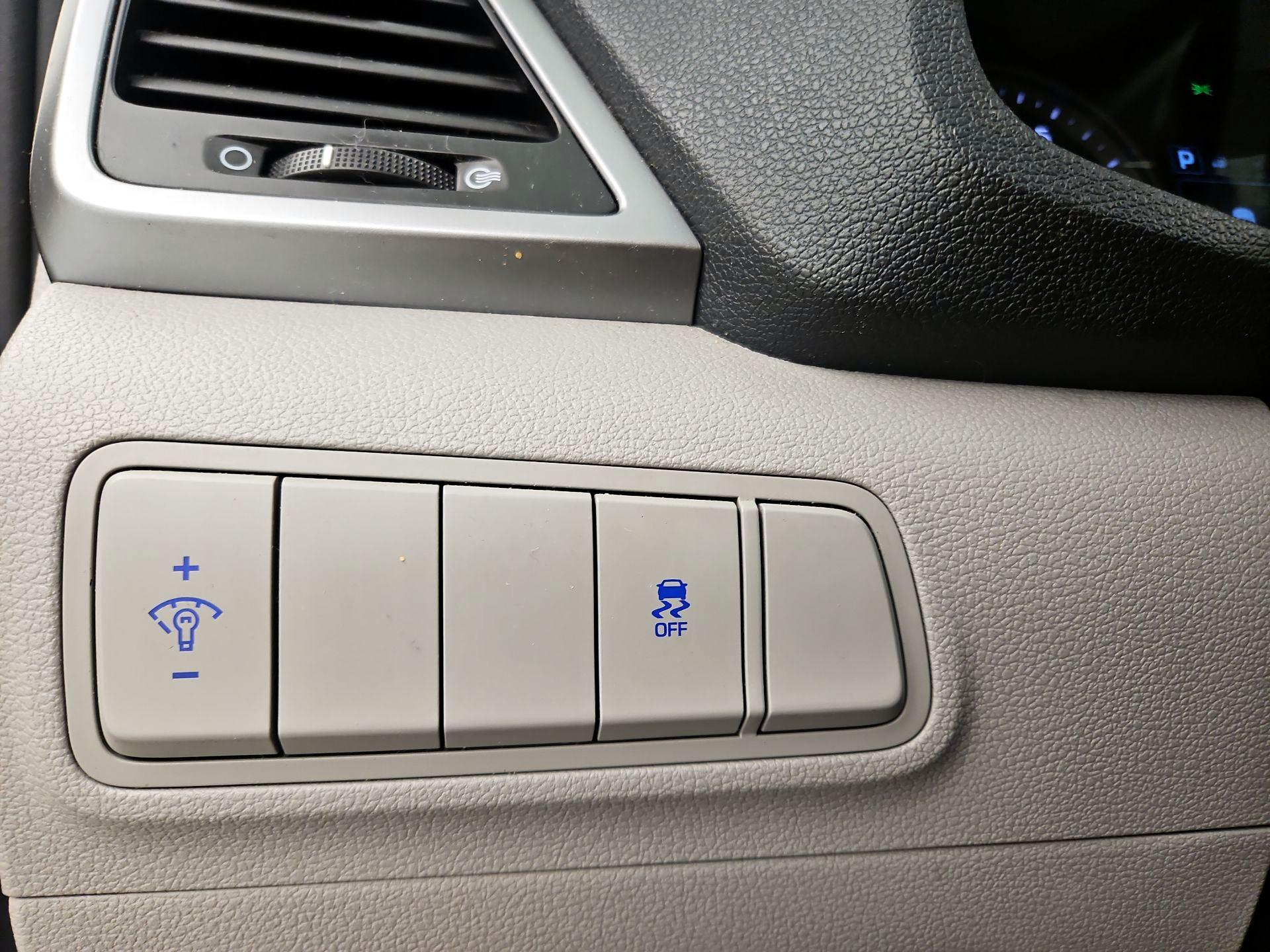 Thumbnail: 2016 Hyundai Tucson - 13