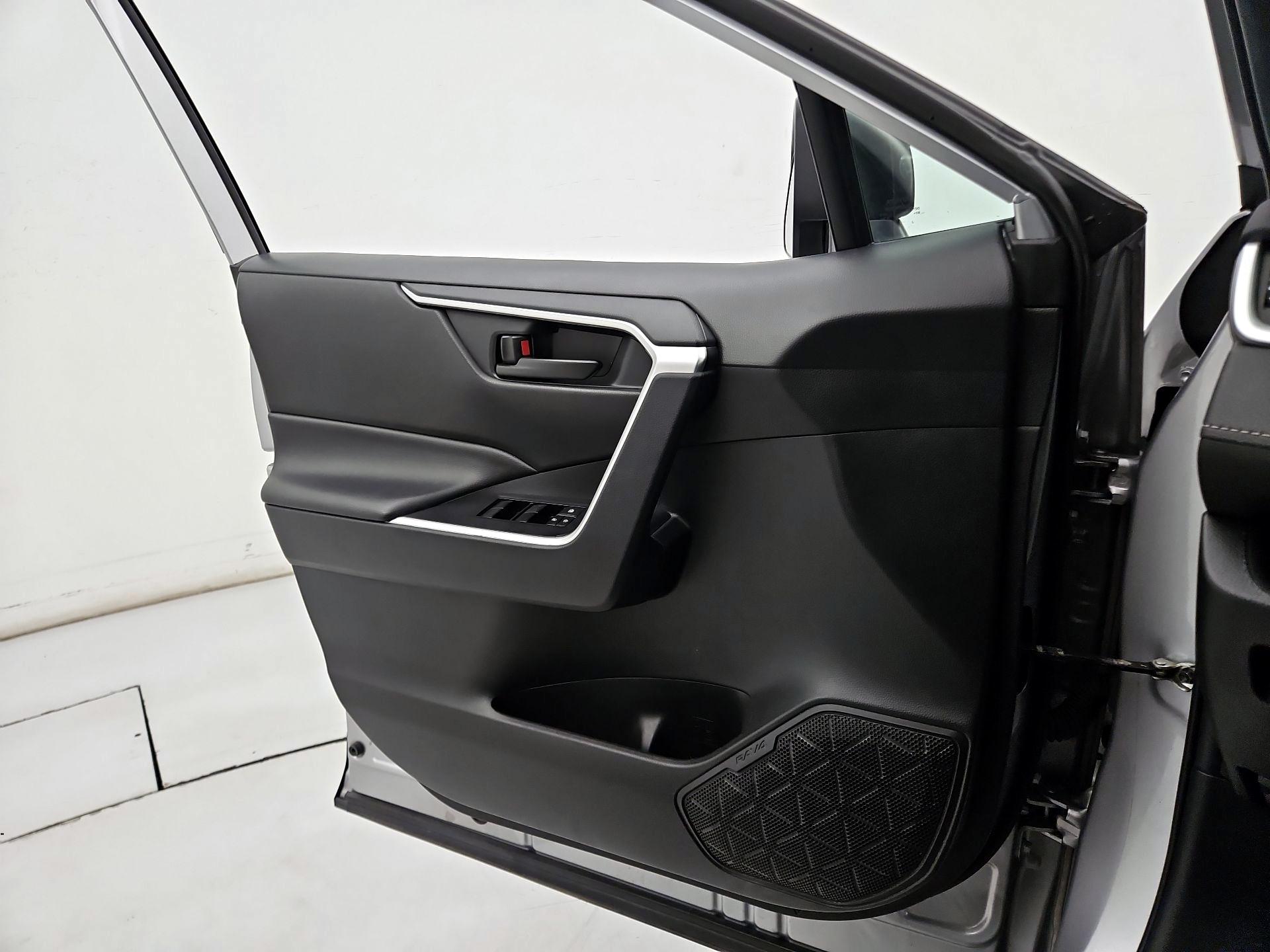 Thumbnail: 2022 Toyota RAV4 - 12